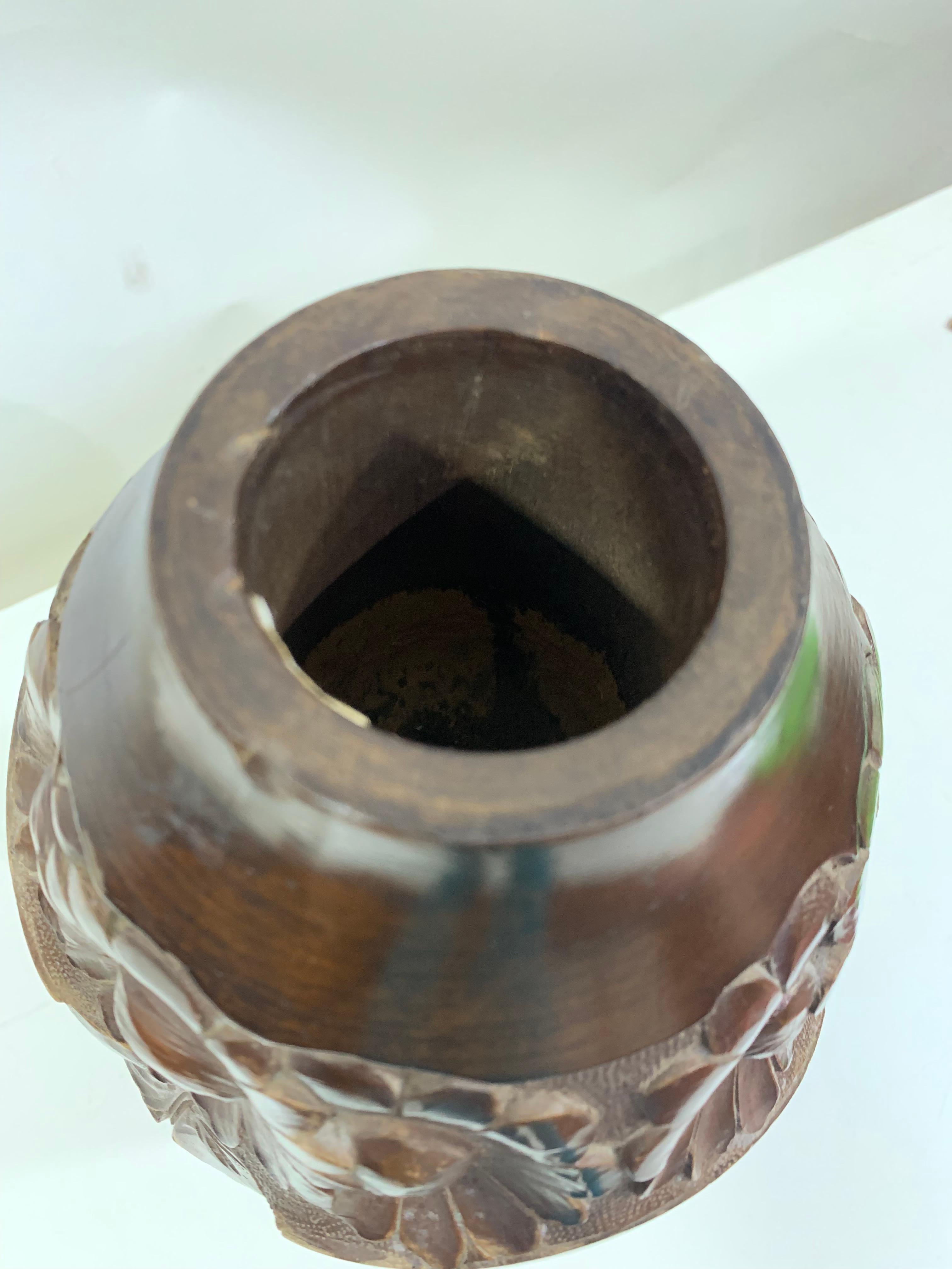 Juego de 2 jarrones de madera tallada a mano de mediados del siglo XX firmados Dupia en venta 5