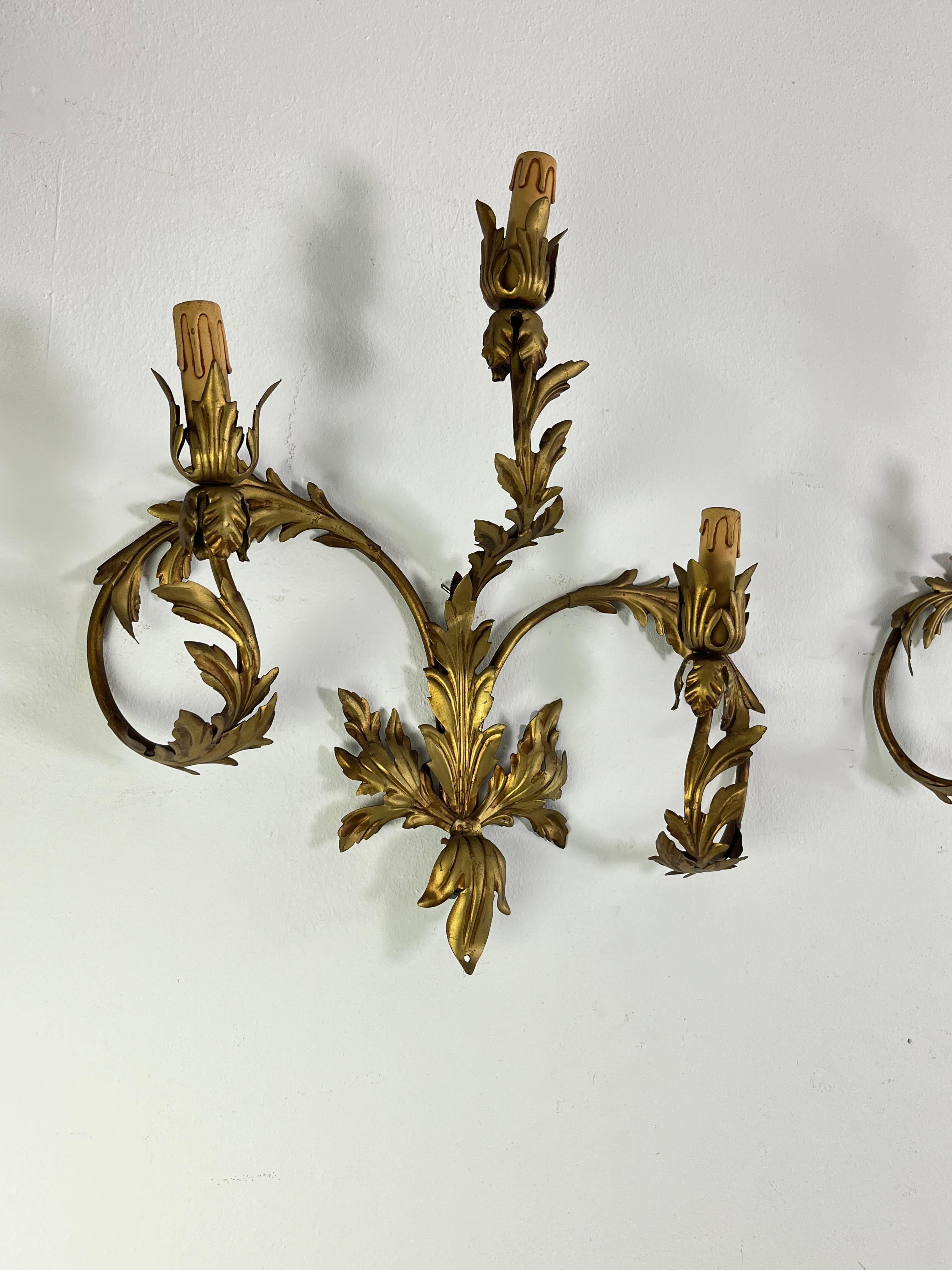 Juego de 2 lámparas de pared de hierro forjado de 3 luces de mediados de siglo, años 60 Hierro forjado en venta
