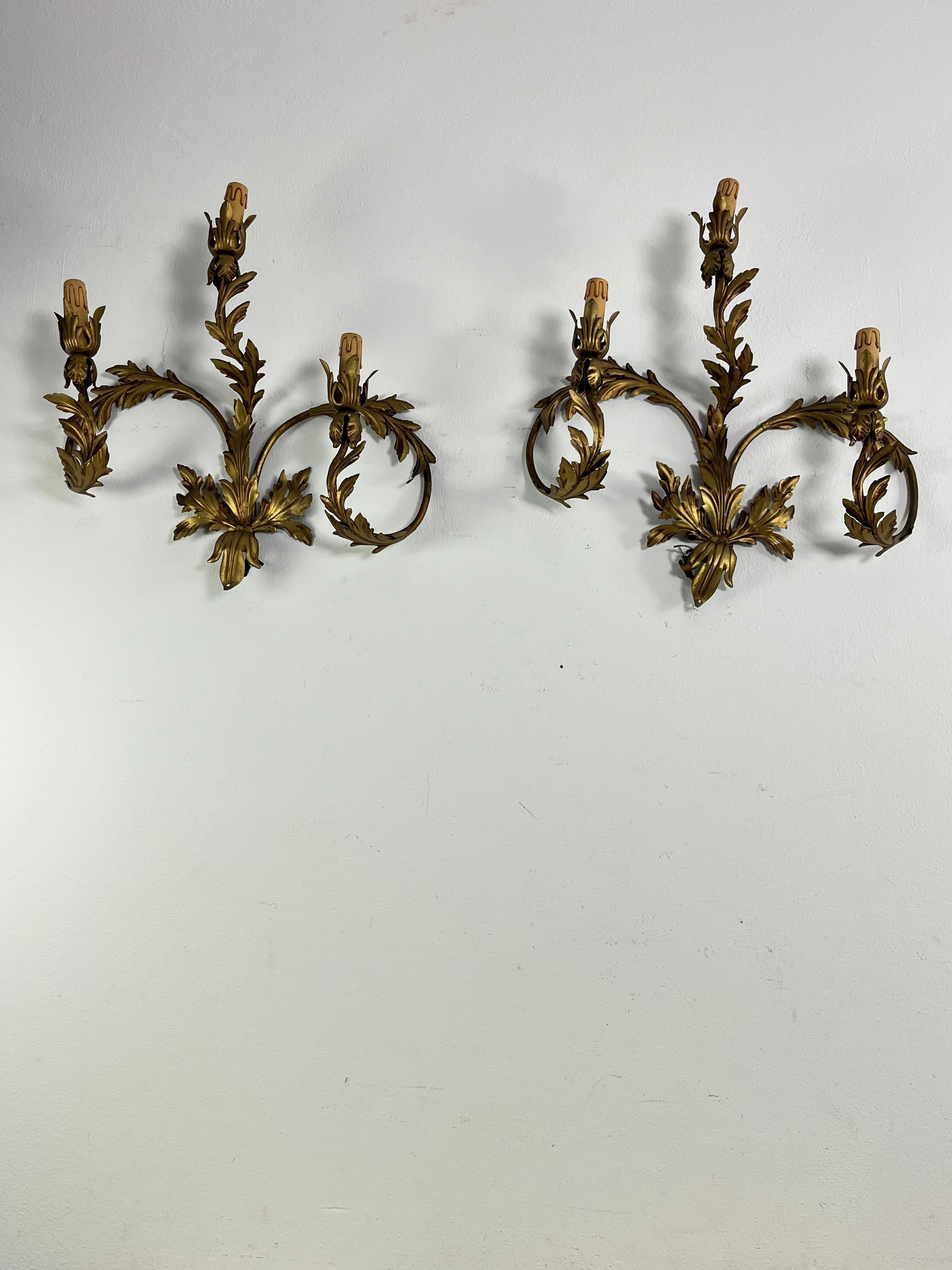 Juego de 2 lámparas de pared de hierro forjado de 3 luces de mediados de siglo, años 60 en venta 1