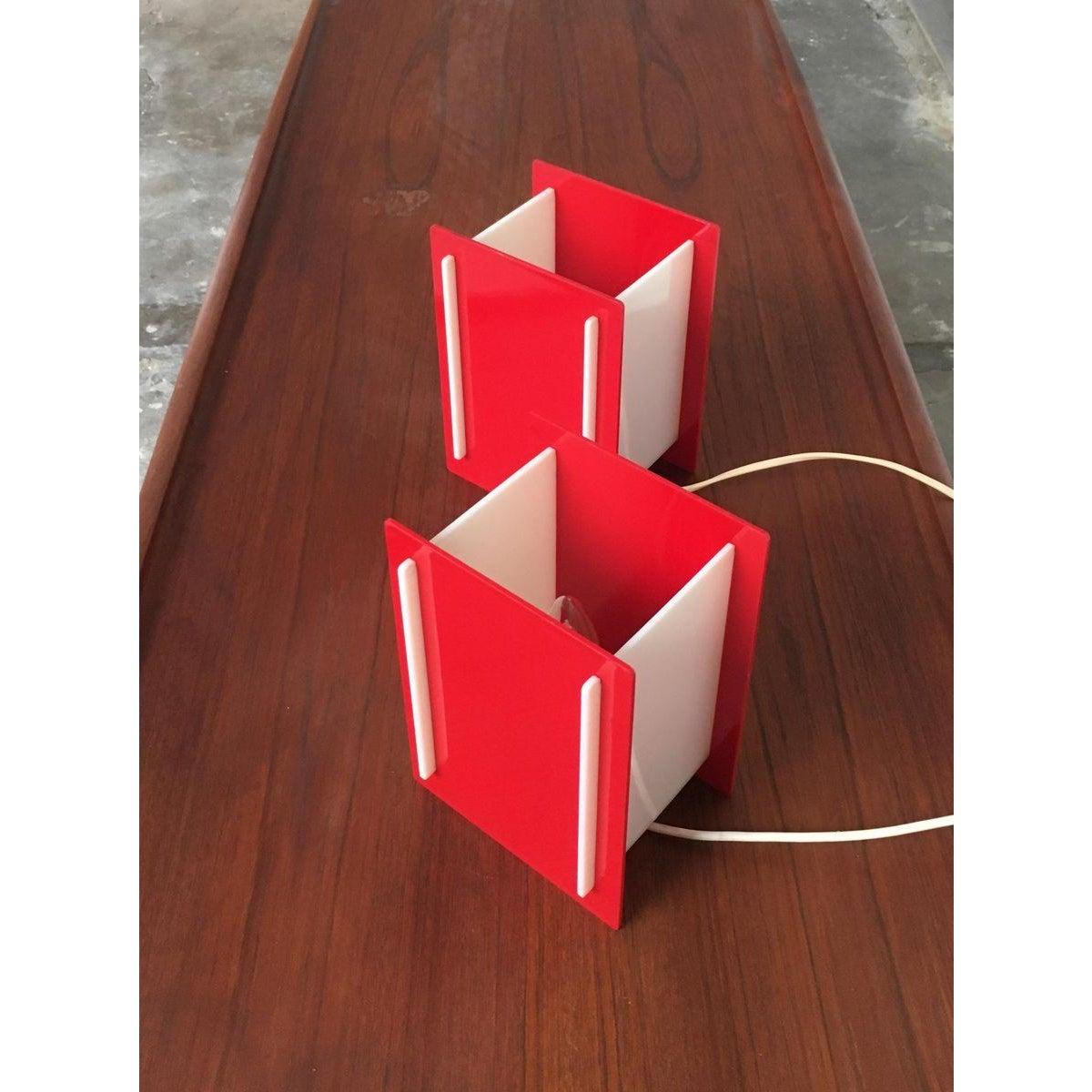 Lot de 2 lampes de table en acrylique du milieu du siècle dernier en vente 6