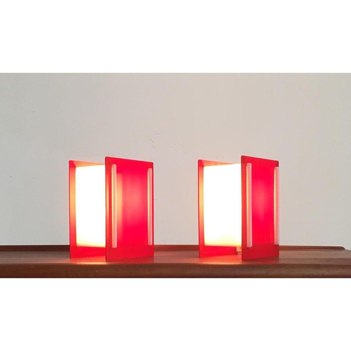 Plastique Lot de 2 lampes de table en acrylique du milieu du siècle dernier en vente