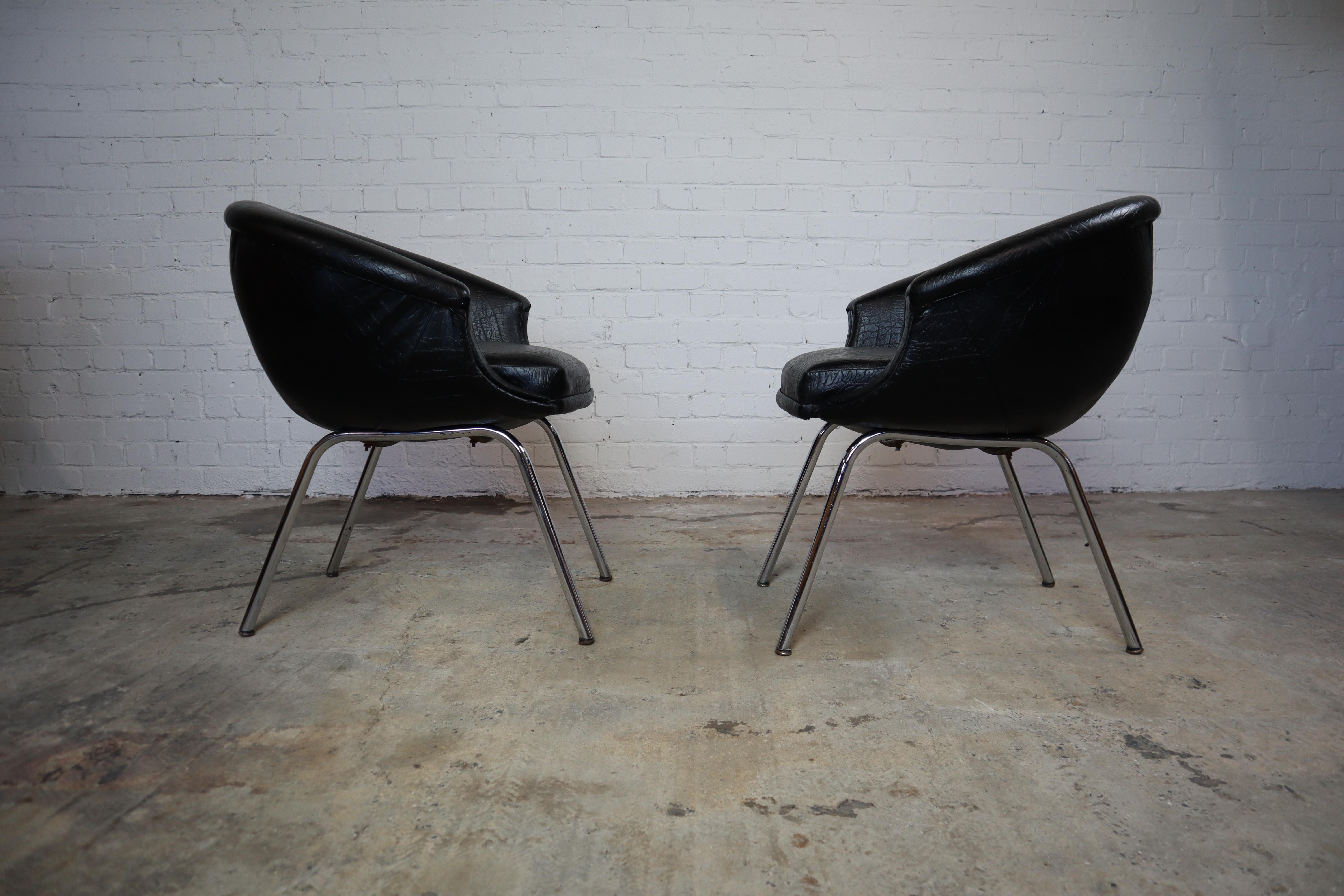 Set of 2 black faux leather Mid-century armchairs For Sale 6