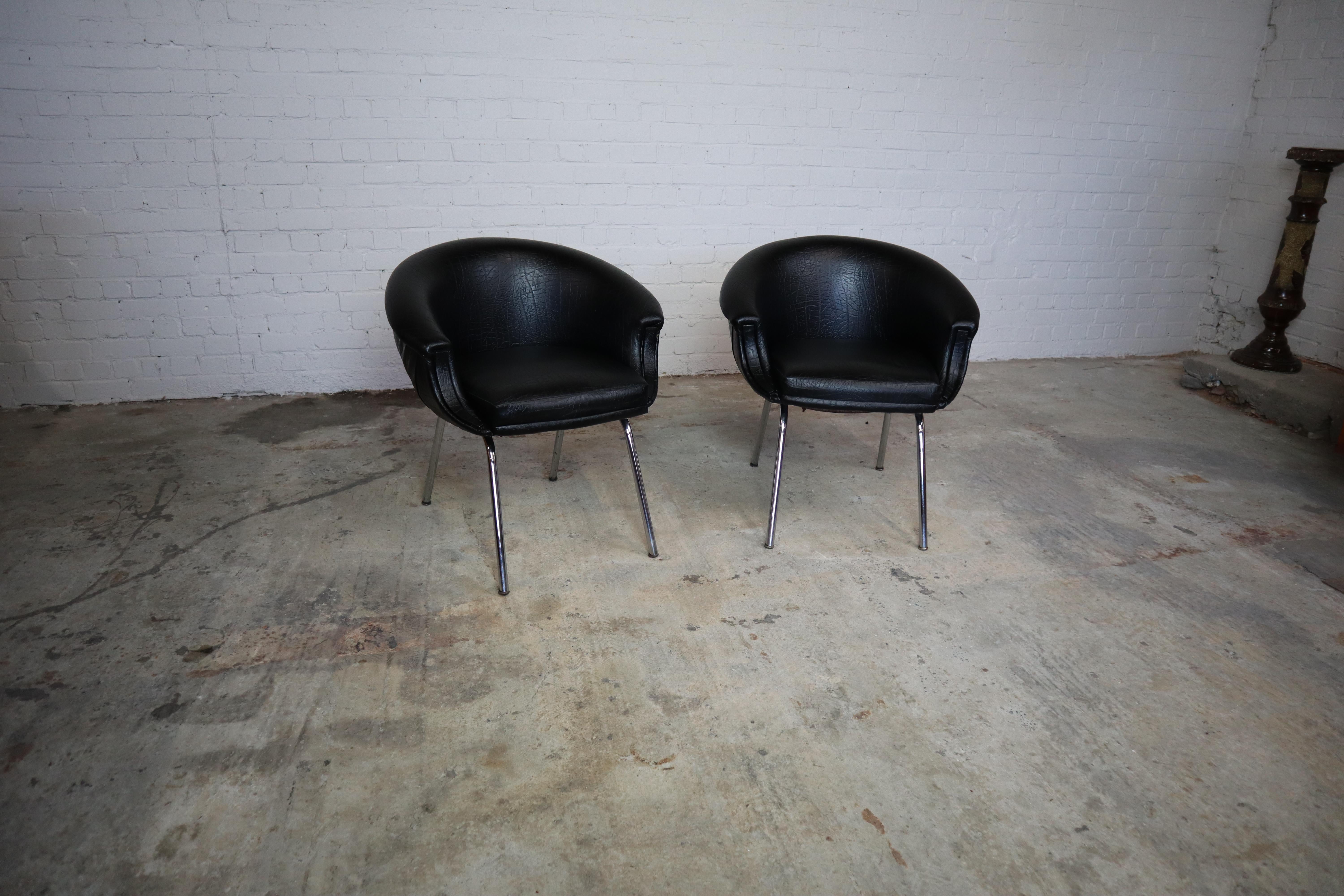 20th Century Set of 2 black faux leather Mid-century armchairs For Sale