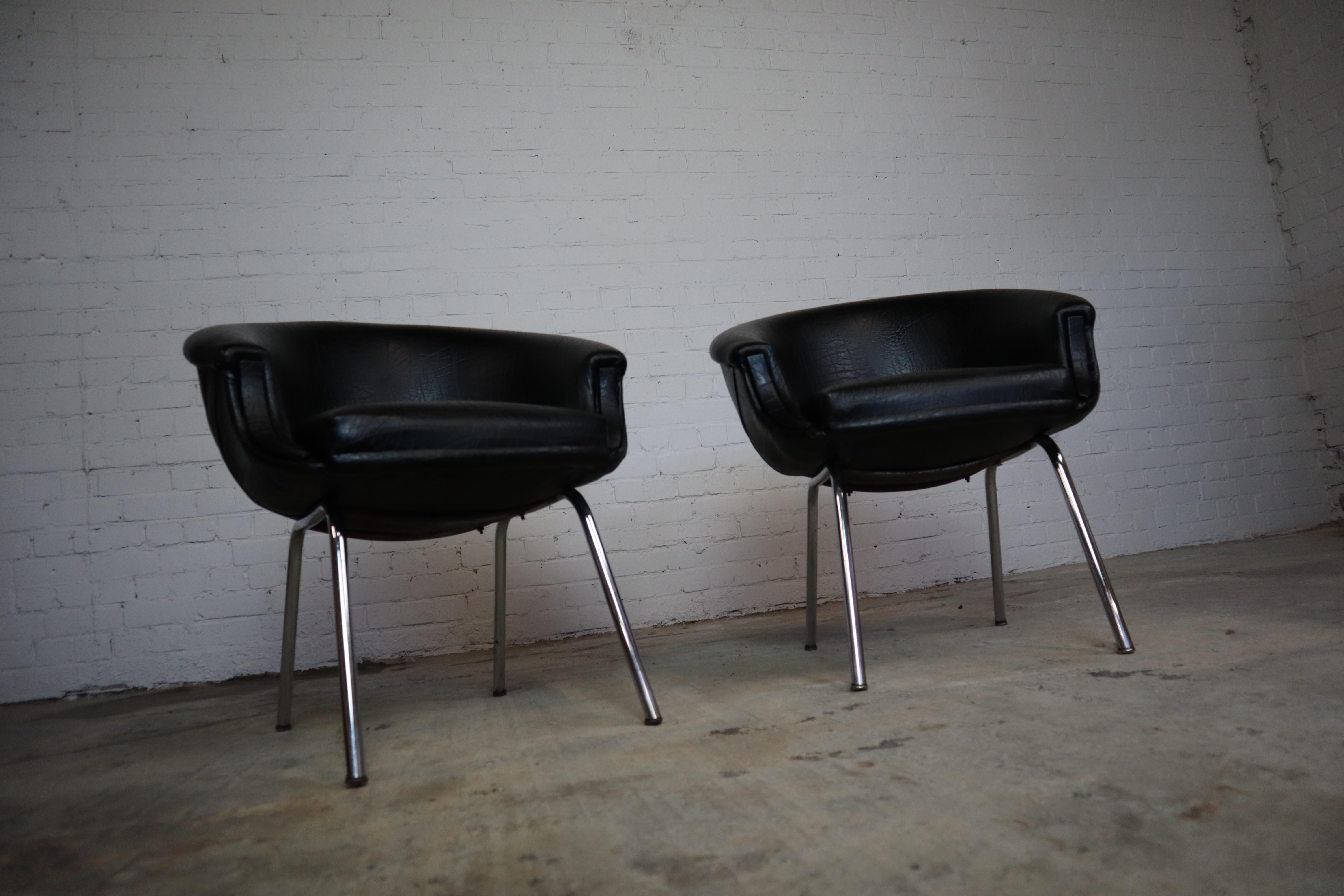 Faux Leather Set of 2 black faux leather Mid-century armchairs For Sale