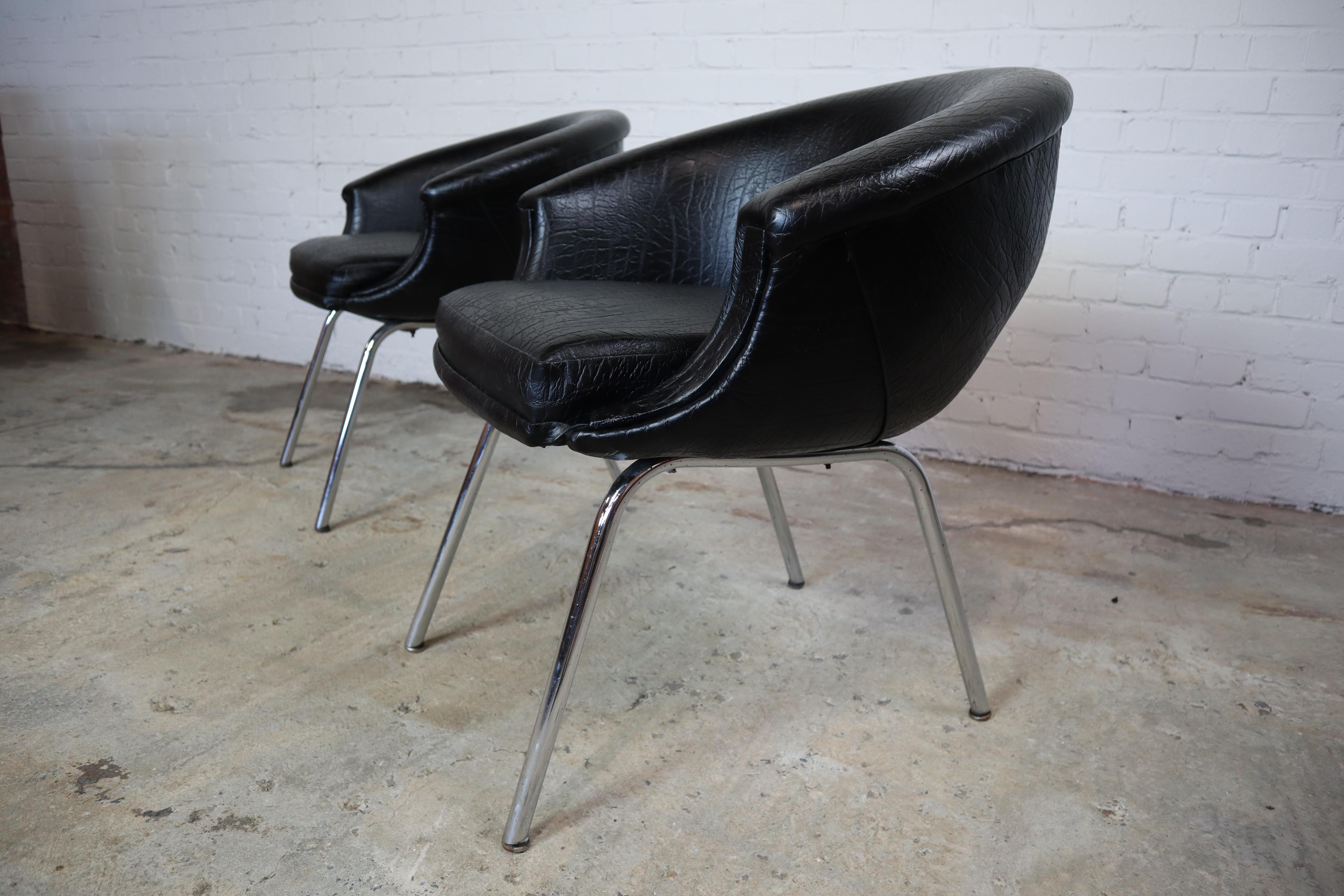 Set of 2 black faux leather Mid-century armchairs For Sale 2