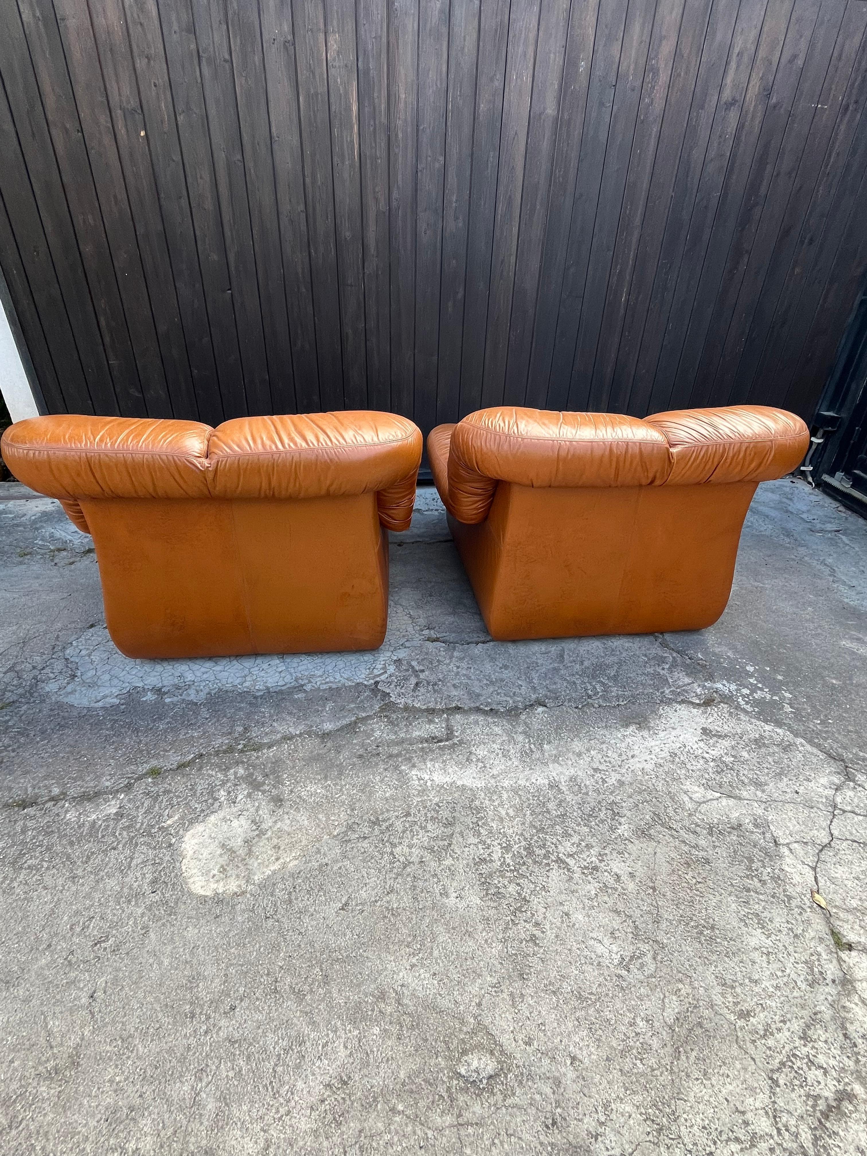 Set Of 2 Mid-Century Armchairs in Cognac Leather Italian Design 1970s For Sale 2