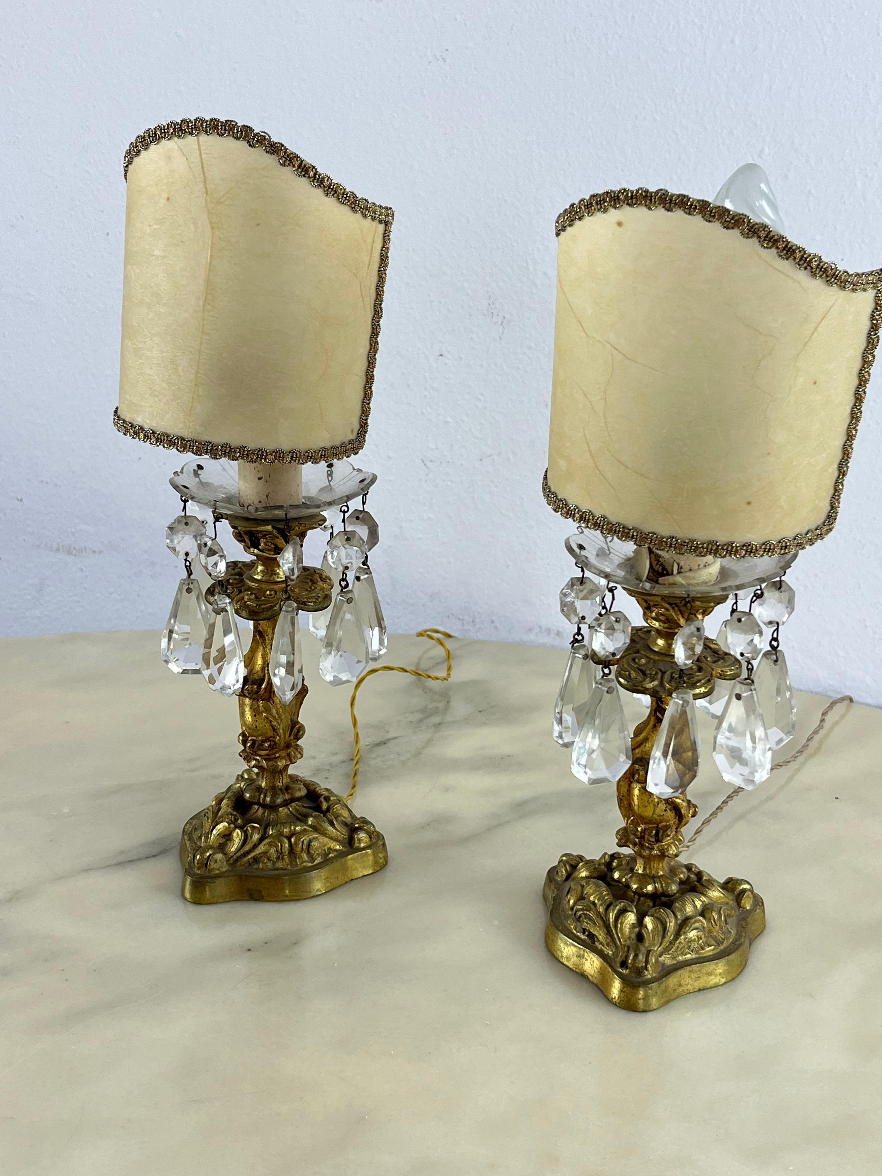 Set of 2 Mid-Century Brass and Crystal Bedside Lamps Attributed to Maison Bagués In Good Condition For Sale In Palermo, IT