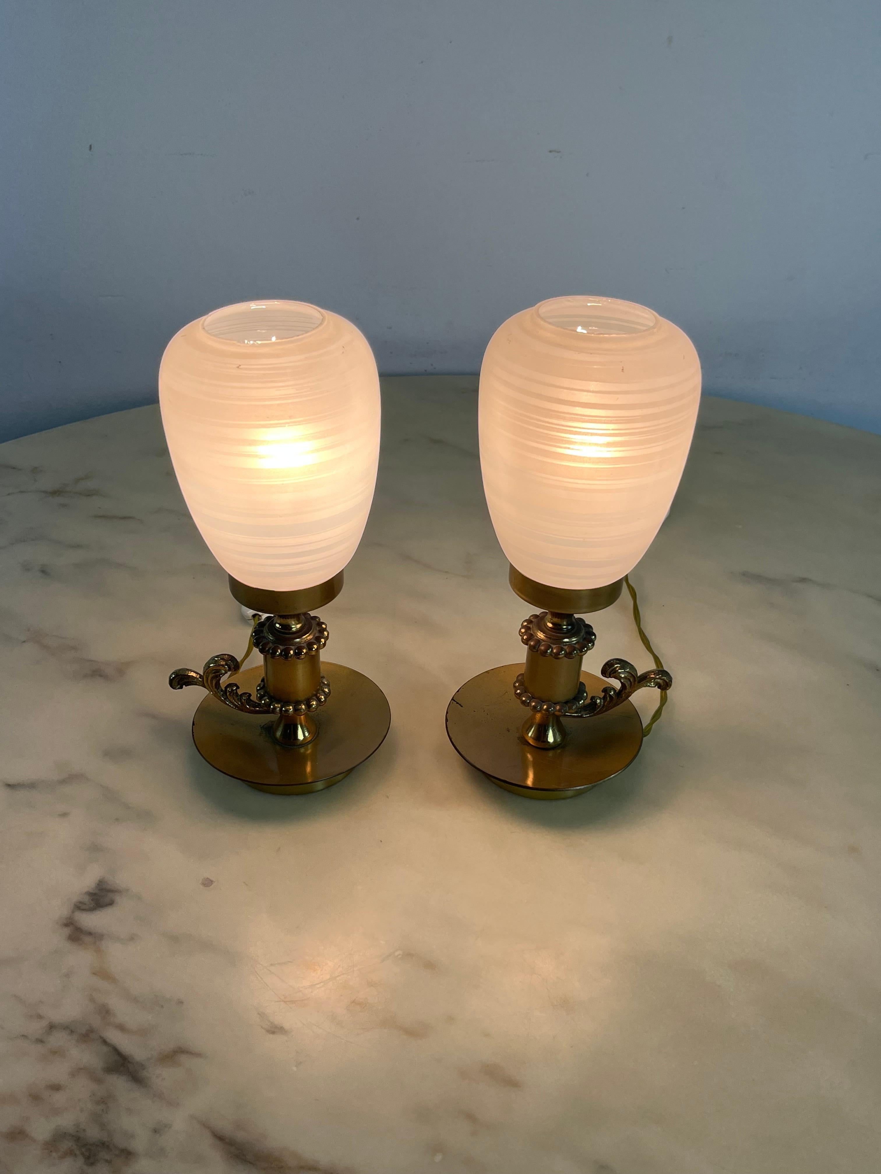 italien Ensemble de 2 lampes de table en laiton et verre de Murano des années 1960 en vente