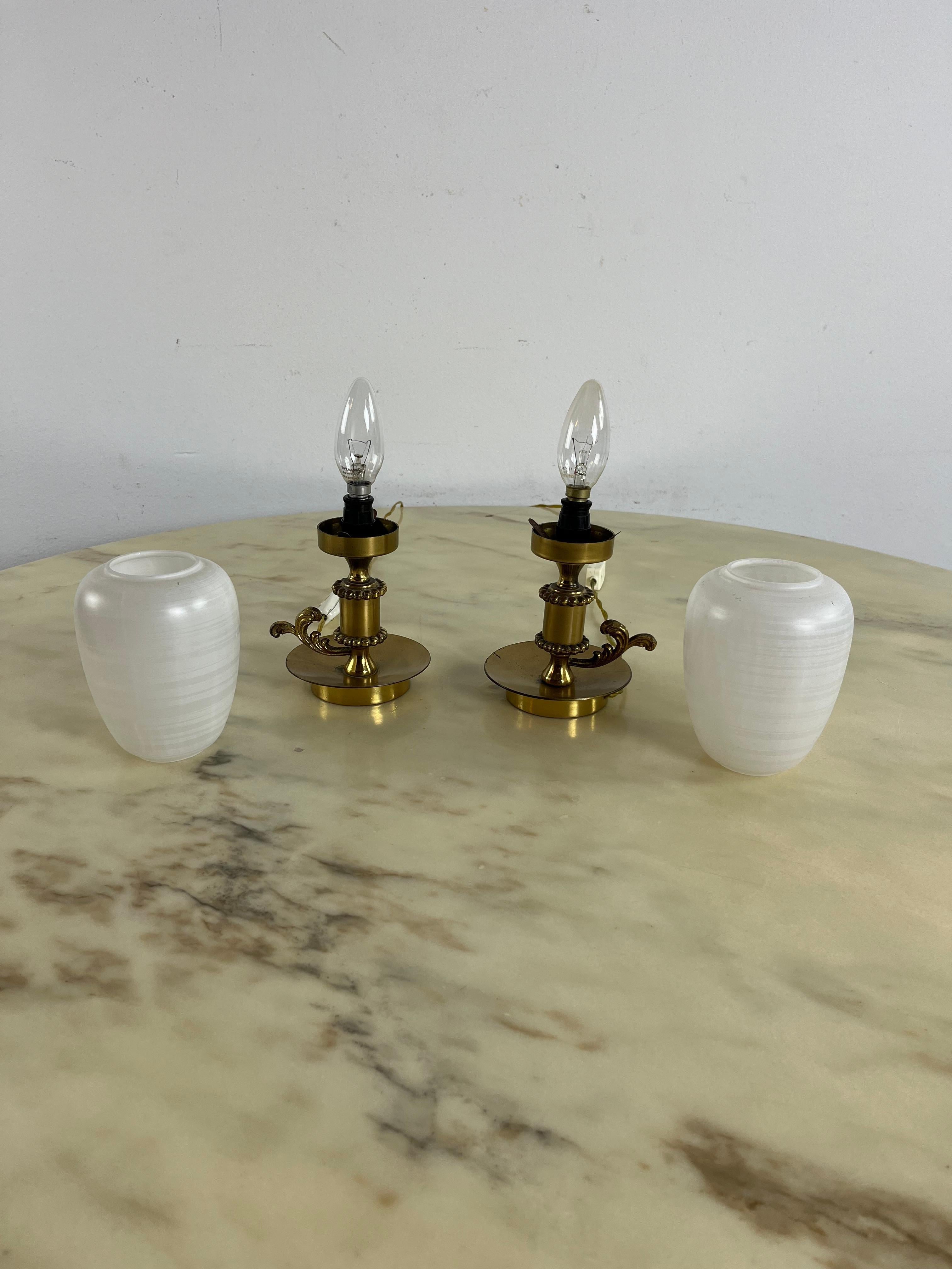 Ensemble de 2 lampes de table en laiton et verre de Murano des années 1960 en vente 2