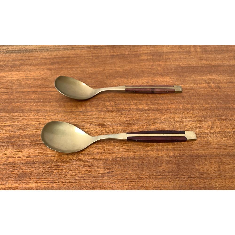 2er-Set Mid-Century-Löffel aus Messing und Teakholz, 1960er Jahre (Moderne der Mitte des Jahrhunderts) im Angebot