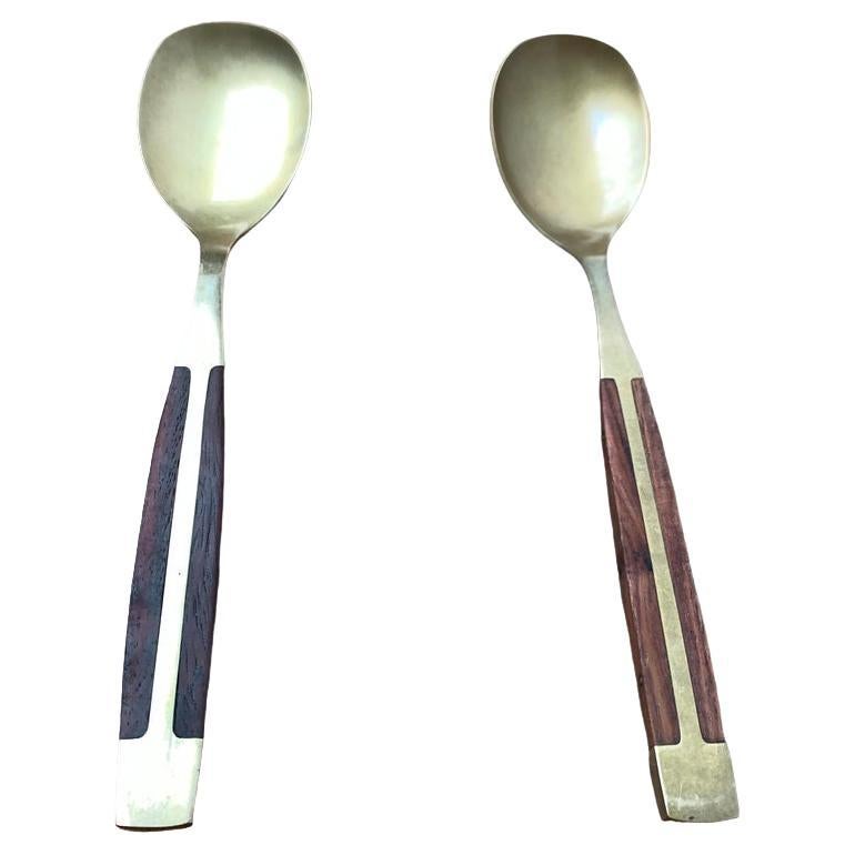 Juego de 2 cucharas de latón y teca de mediados de siglo, años 60