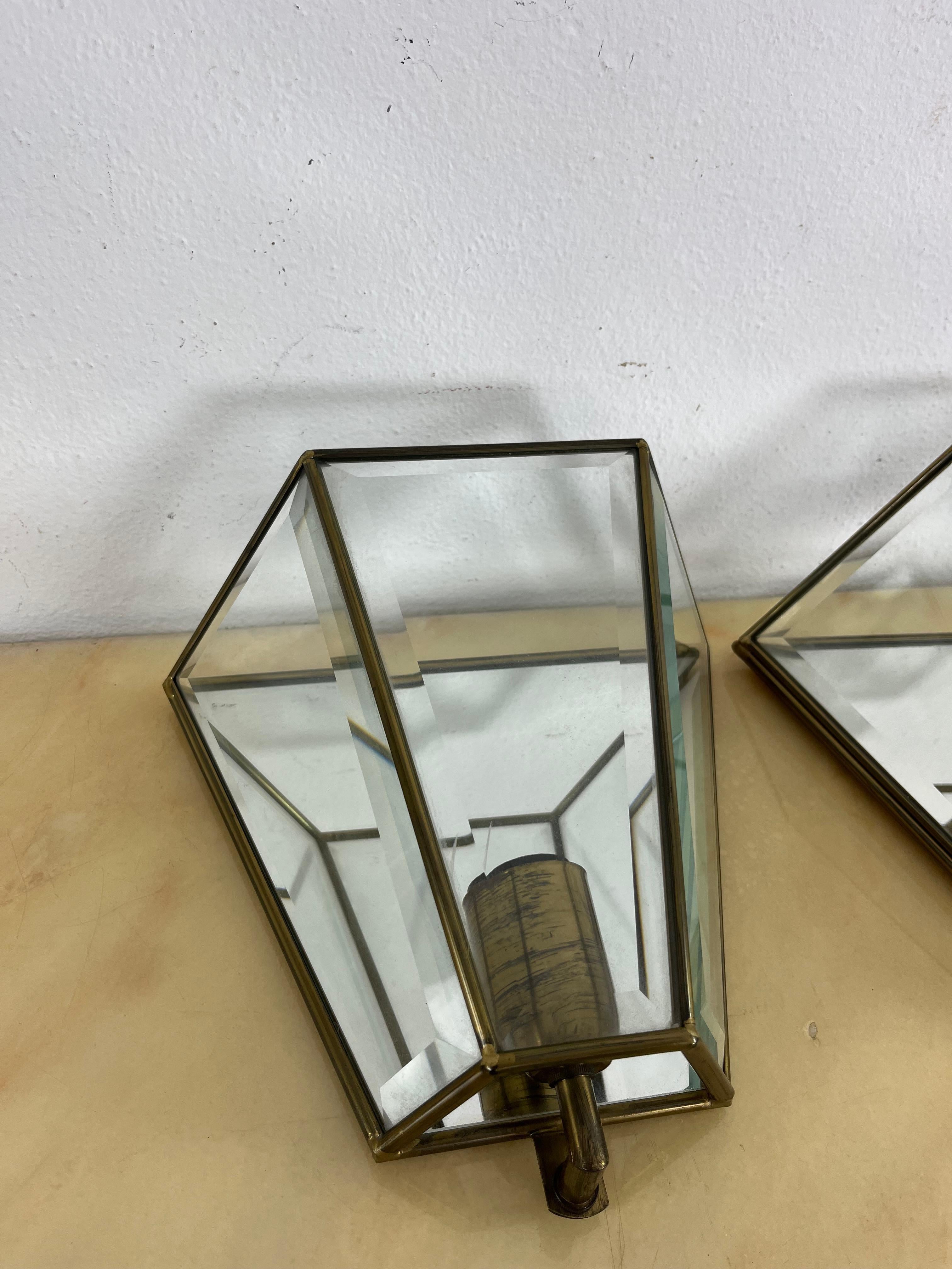 Set of 2 Mid-century Brass Glass Mirror Wall Lamps, Made in Italy 1950s In Good Condition For Sale In Palermo, IT