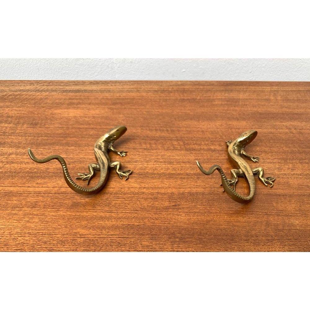 Set di 2 appendiabiti da parete in ottone a forma di lucertola, anni '50 in vendita 4