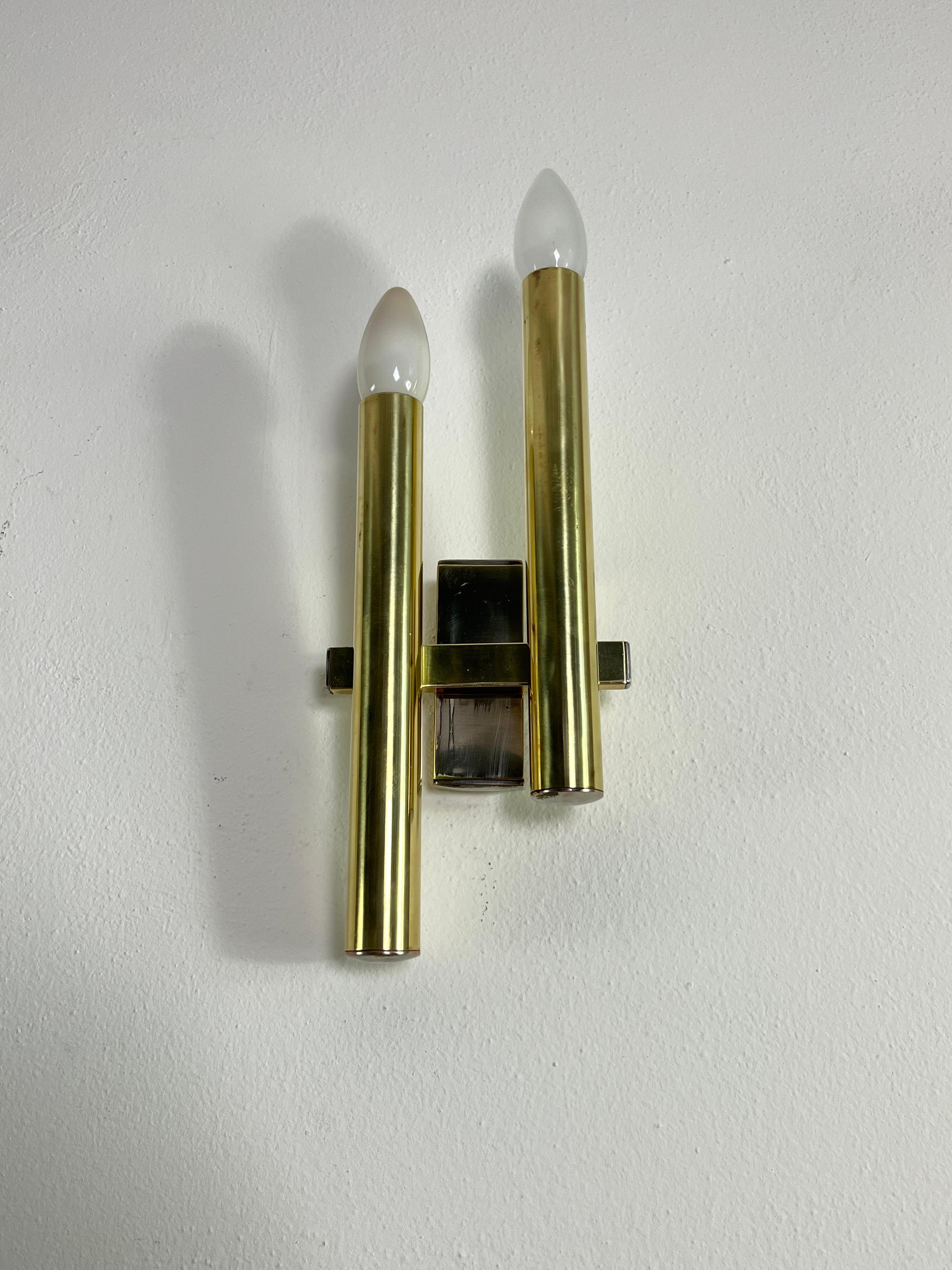 Metà XX secolo Set di 2 lampade da parete in ottone di metà secolo attribuite a Gaetano Sciolari, anni '60 in vendita