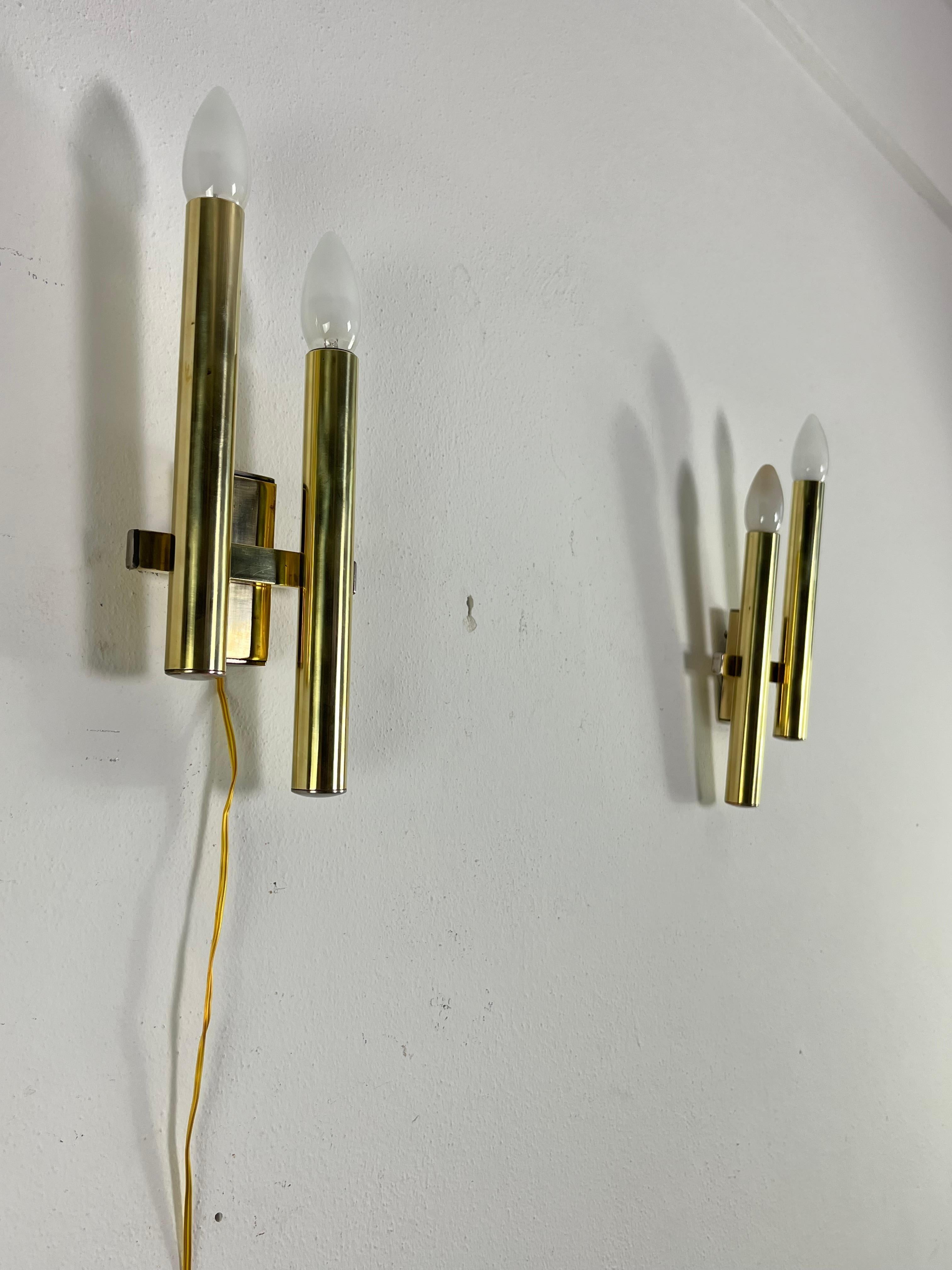Ottone Set di 2 lampade da parete in ottone di metà secolo attribuite a Gaetano Sciolari, anni '60 in vendita
