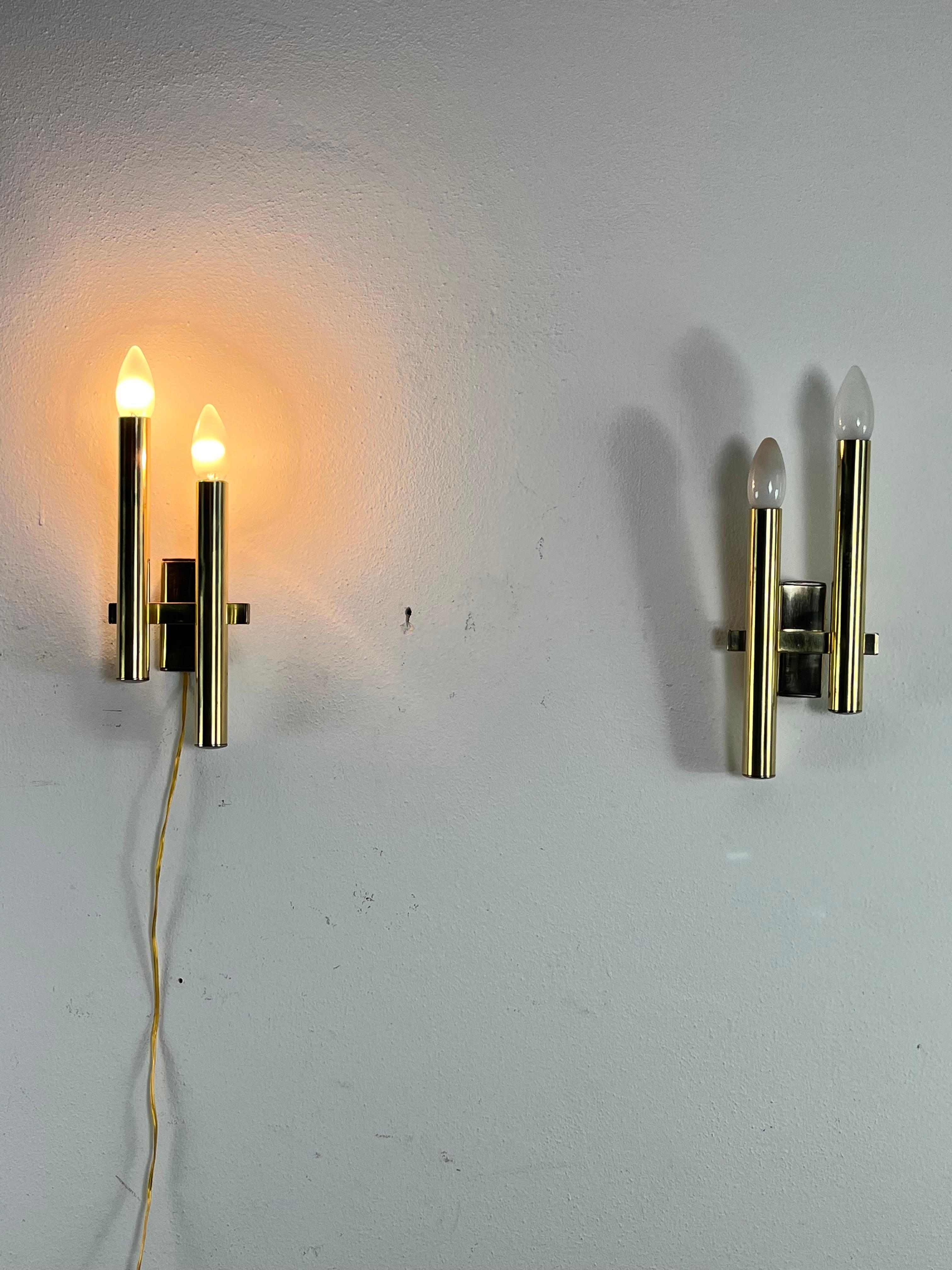 Set di 2 lampade da parete in ottone di metà secolo attribuite a Gaetano Sciolari, anni '60 in vendita 1