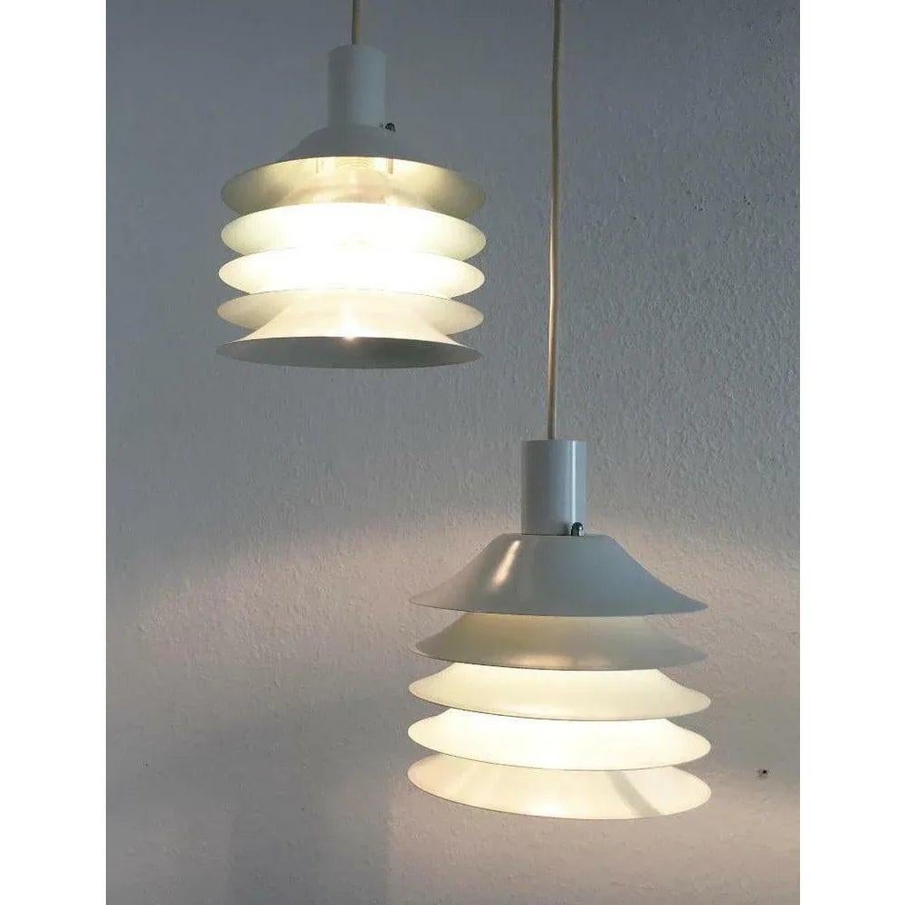 Set di 2 pendenti a lamelle danesi di metà secolo di Lyfa, anni '60 in vendita 3