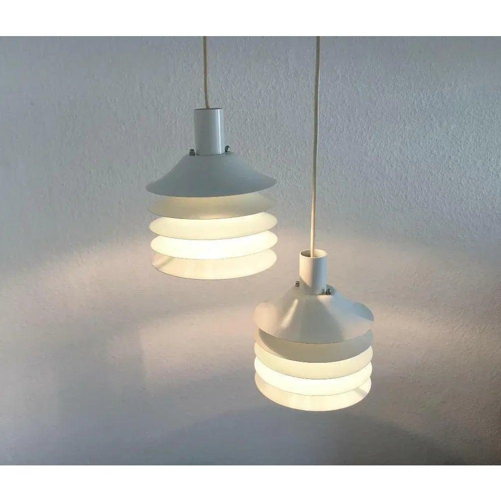 Mid-Century moderno Set di 2 pendenti a lamelle danesi di metà secolo di Lyfa, anni '60 in vendita