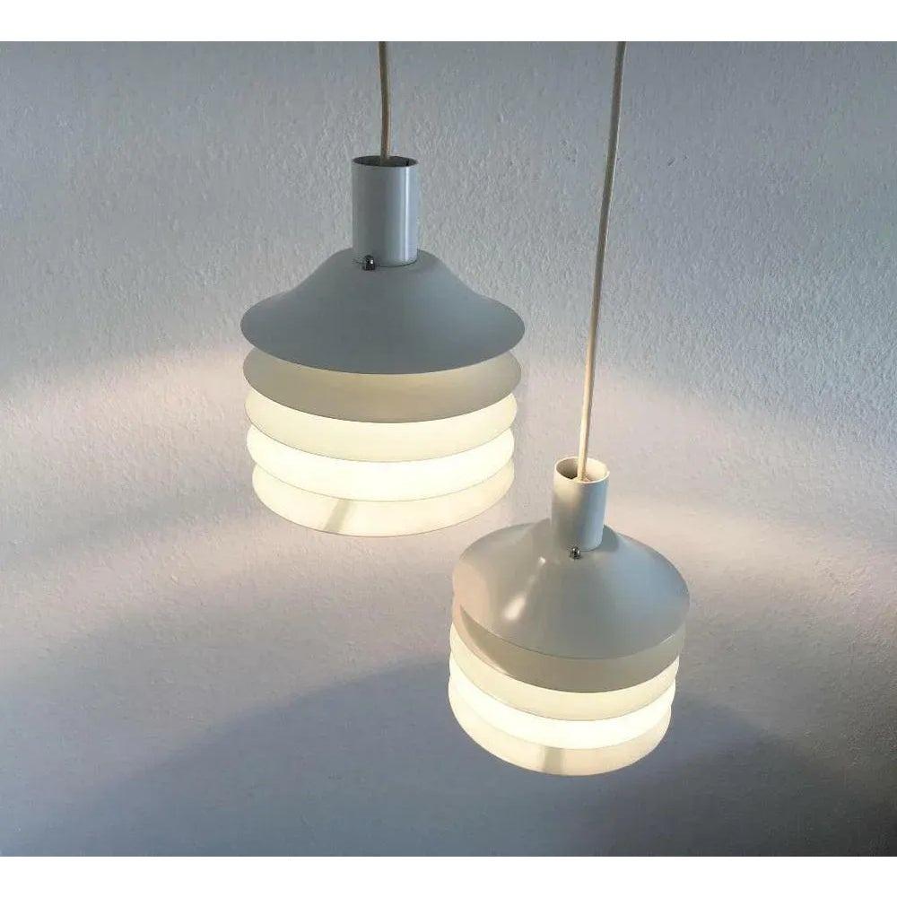 Set di 2 pendenti a lamelle danesi di metà secolo di Lyfa, anni '60 In condizioni buone in vendita a Hamburg, DE