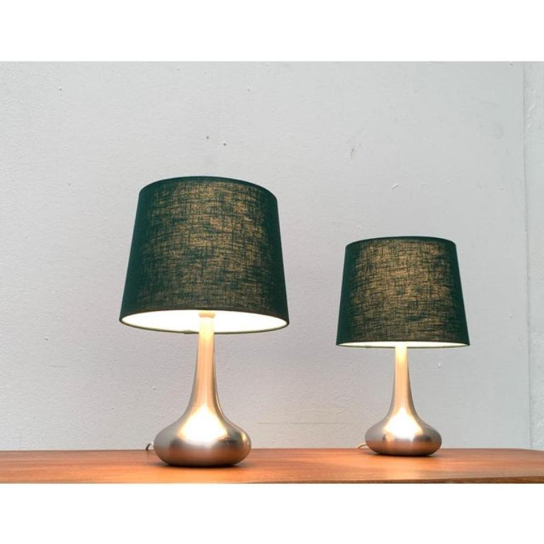 Two Orient table lights from the Danish manufacturer Fog & Morup according to a design by Jo Hammerborg from the early 1960s.

A very simple and symmetrical design with an ornamental note in the characteristic onion shape, which is reflected in the
