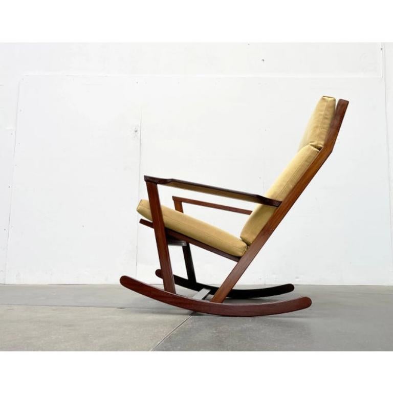 Danois Ensemble de 2 chaises à bascule danoises du milieu du siècle avec pouf par Poul Volther, années 1960 en vente