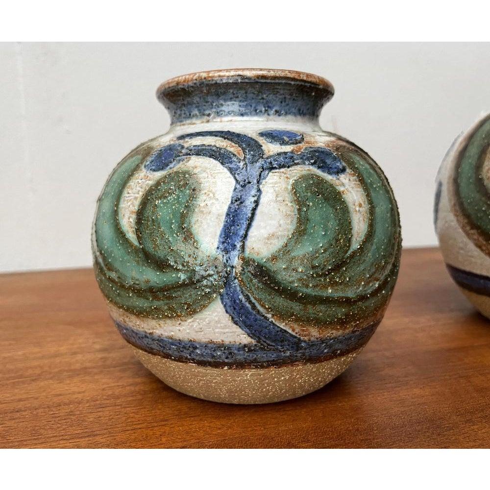 Ceramica Set di 2 vasi a sfera in Studio Pottery danese del 1960 di Søholm, metà del secolo scorso in vendita