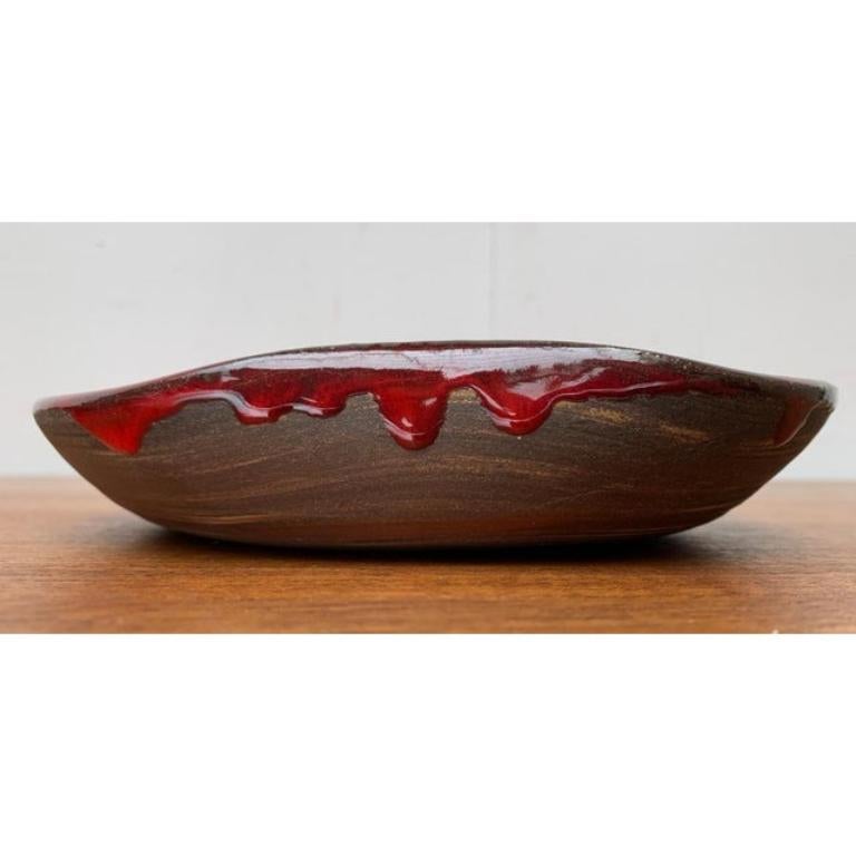 Ciotole in studio danese di metà secolo di Ernst Pottery, Faxe, anni '60, set di 2, in ottime condizioni. Progettato tra il 1960 e il 1969 Questo pezzo ha un marchio di attribuzione.

Informazioni aggiuntive:
Materiali: Ceramica
Colore: