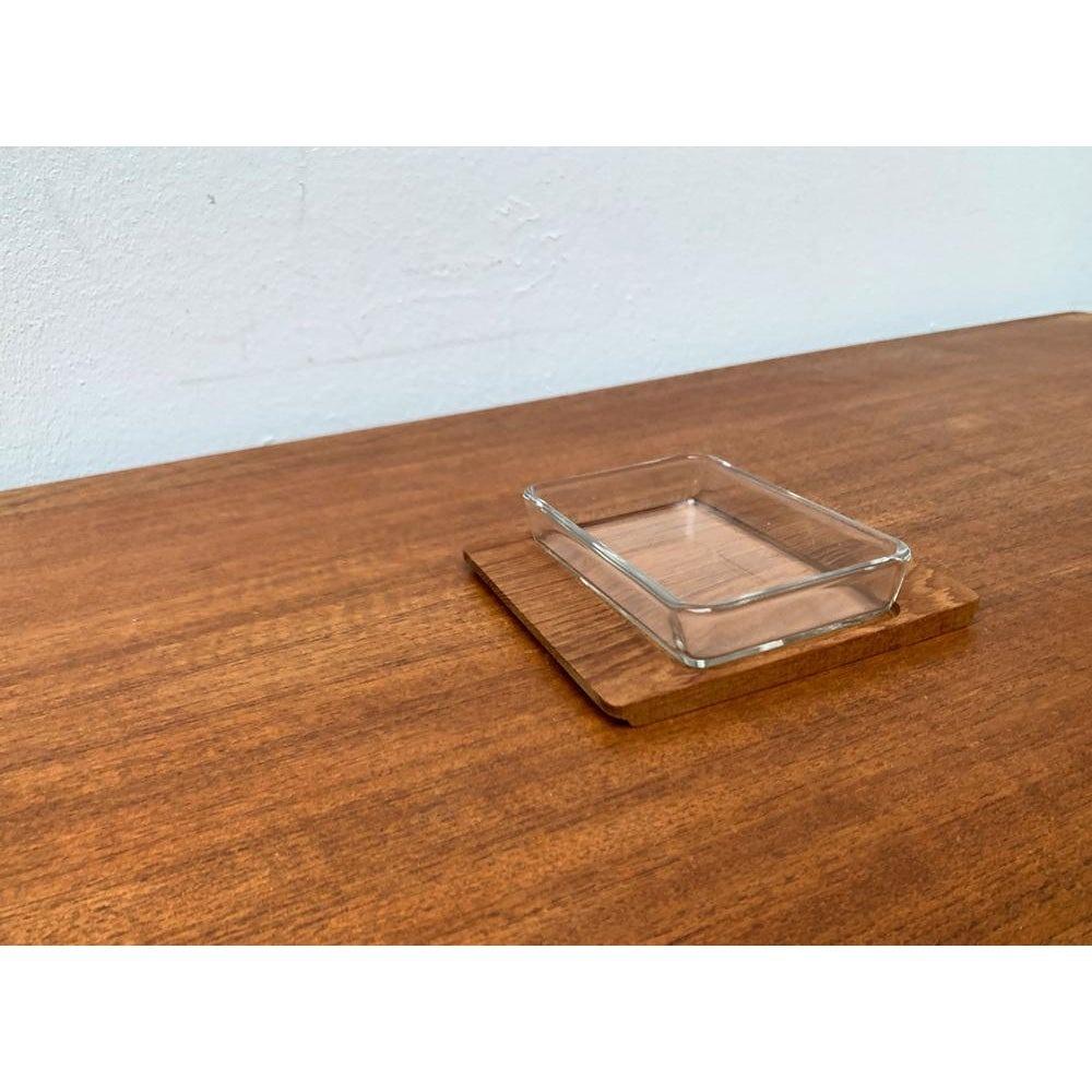 2er-Set dänisches Teakholz-Tablett mit Glas aus der Jahrhundertmitte, 1960er (20. Jahrhundert) im Angebot