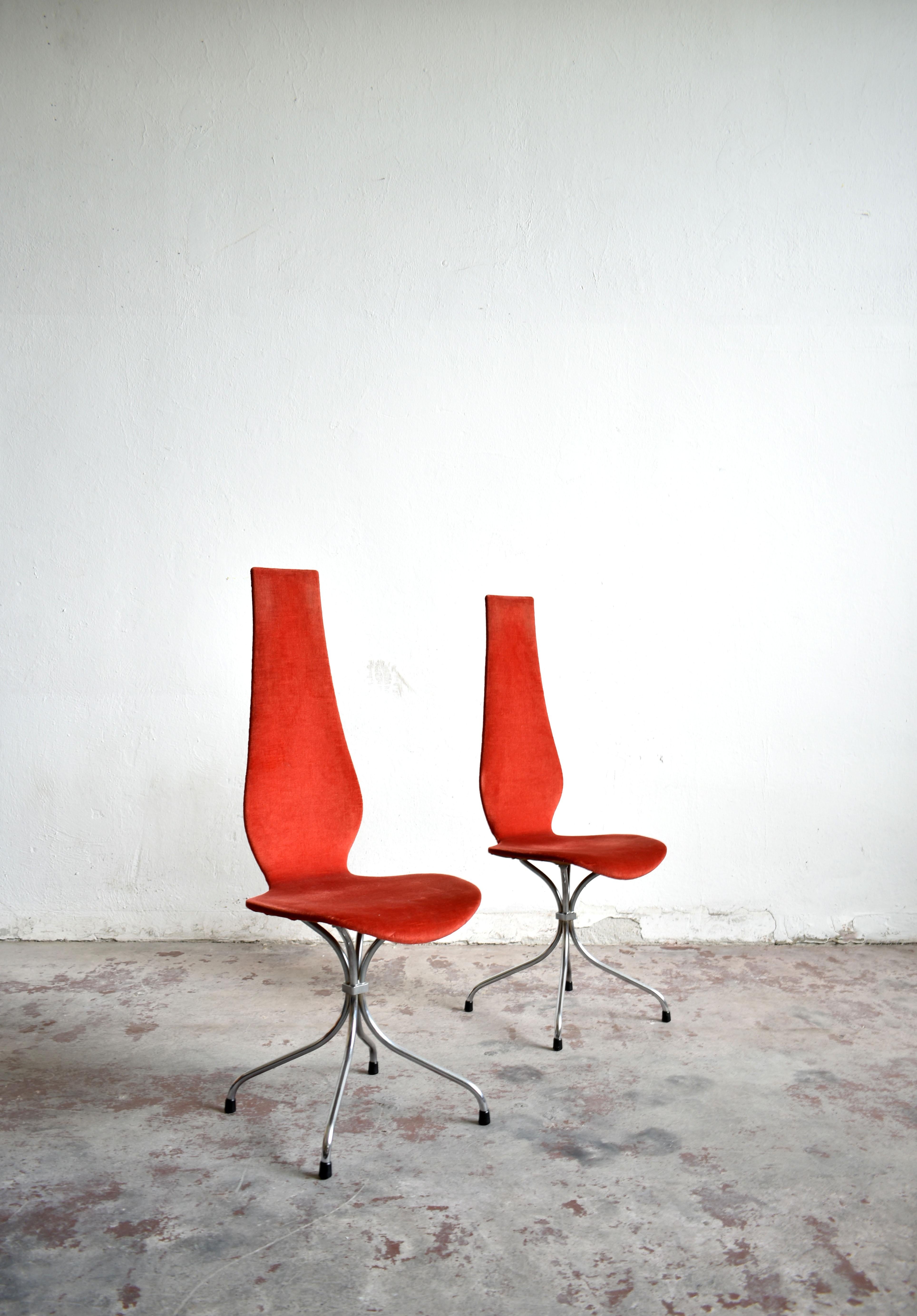 Set of 2 'Chaise Lyre' dining chairs designed by Theo Häberli in Switzerland in the 1960s

Chair 'Lyre' features a chrome-plated base and a plywood seat which is upholstered in red velvet-like fabric

Very unique design with an elegant slender