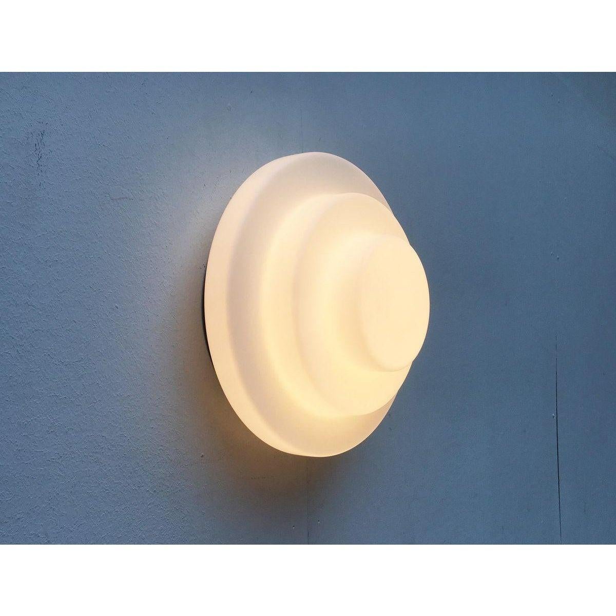 Set di 2 lampade da soffitto o da parete olandesi di metà secolo di RAAK, anni '60 in vendita 2