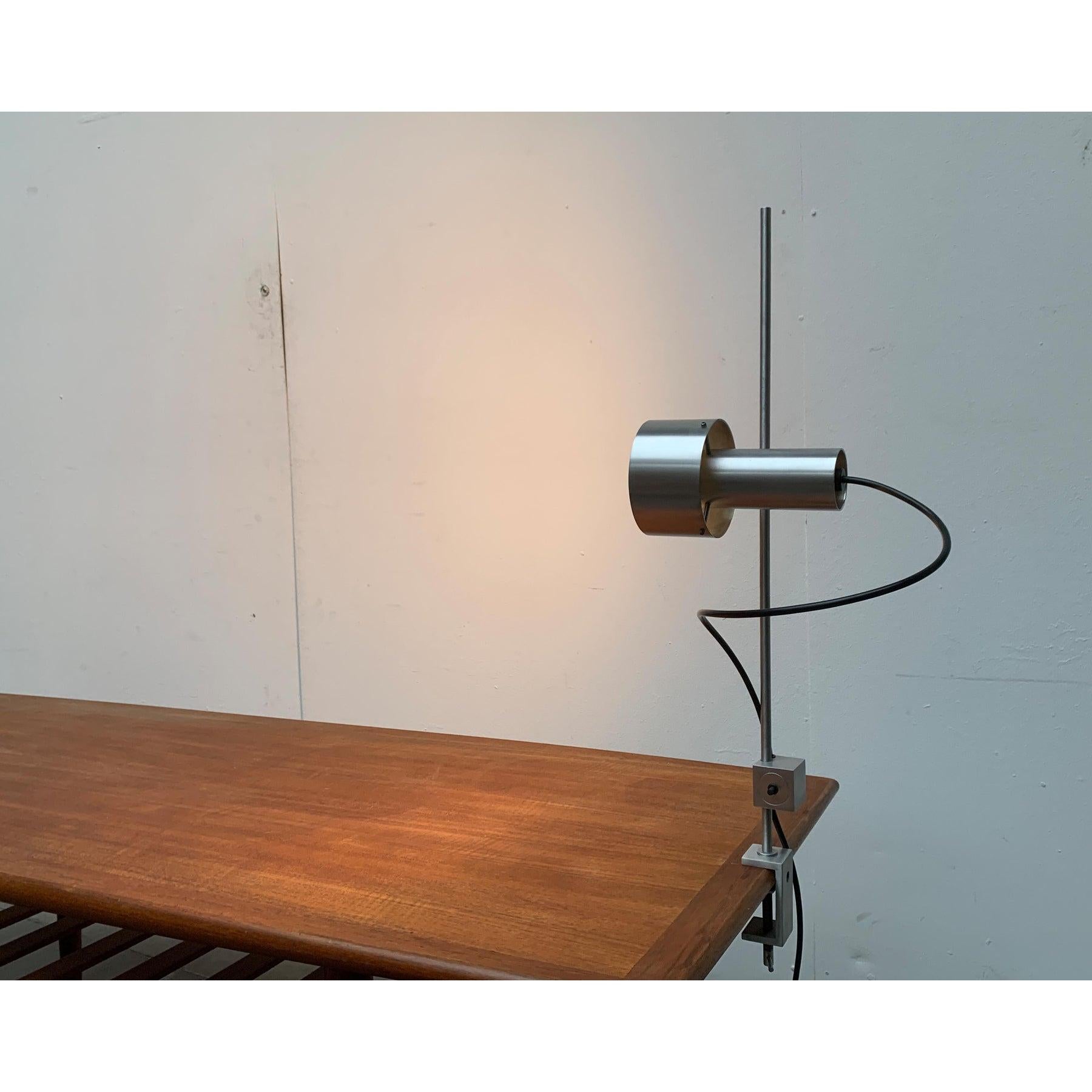 Set of 2 Mid-Century FA2 Table Lamp by Peter Nelson for Architectural Lighting Company, 1960s

Rare table lamps from Architectural Lighting according to a draft well-known industrial designer Peter Nelson from the 60s. The design language and the