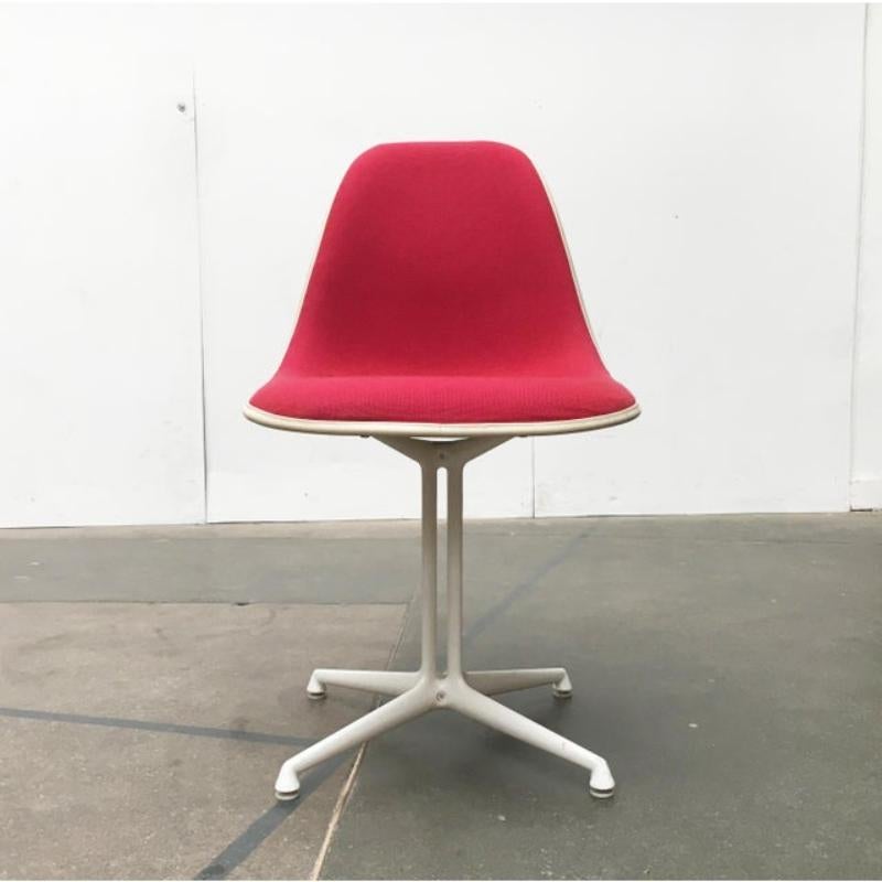Originali sedie Herman Miller Eames in fibra di vetro con una speciale tonalità Hopsack e l'elegante base La Fonda.

Il classico Ray and Charles Eames con questa relazione speciale. Se si osserva nel dettaglio l'Hopsakstoff color birra, si scopre