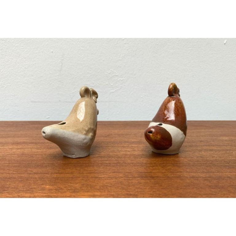 Set di 2 flauti di pollo in ceramica finlandese di metà secolo di Kermansavi, anni '60 in vendita 4