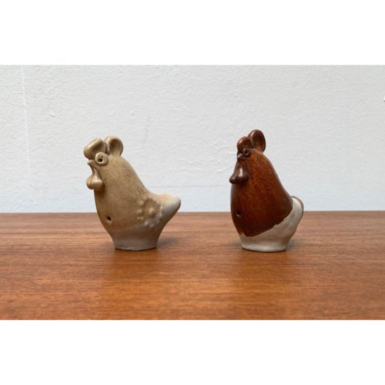Set di 2 flauti di pollo in ceramica finlandese di metà secolo di Kermansavi, anni '60 in vendita 1