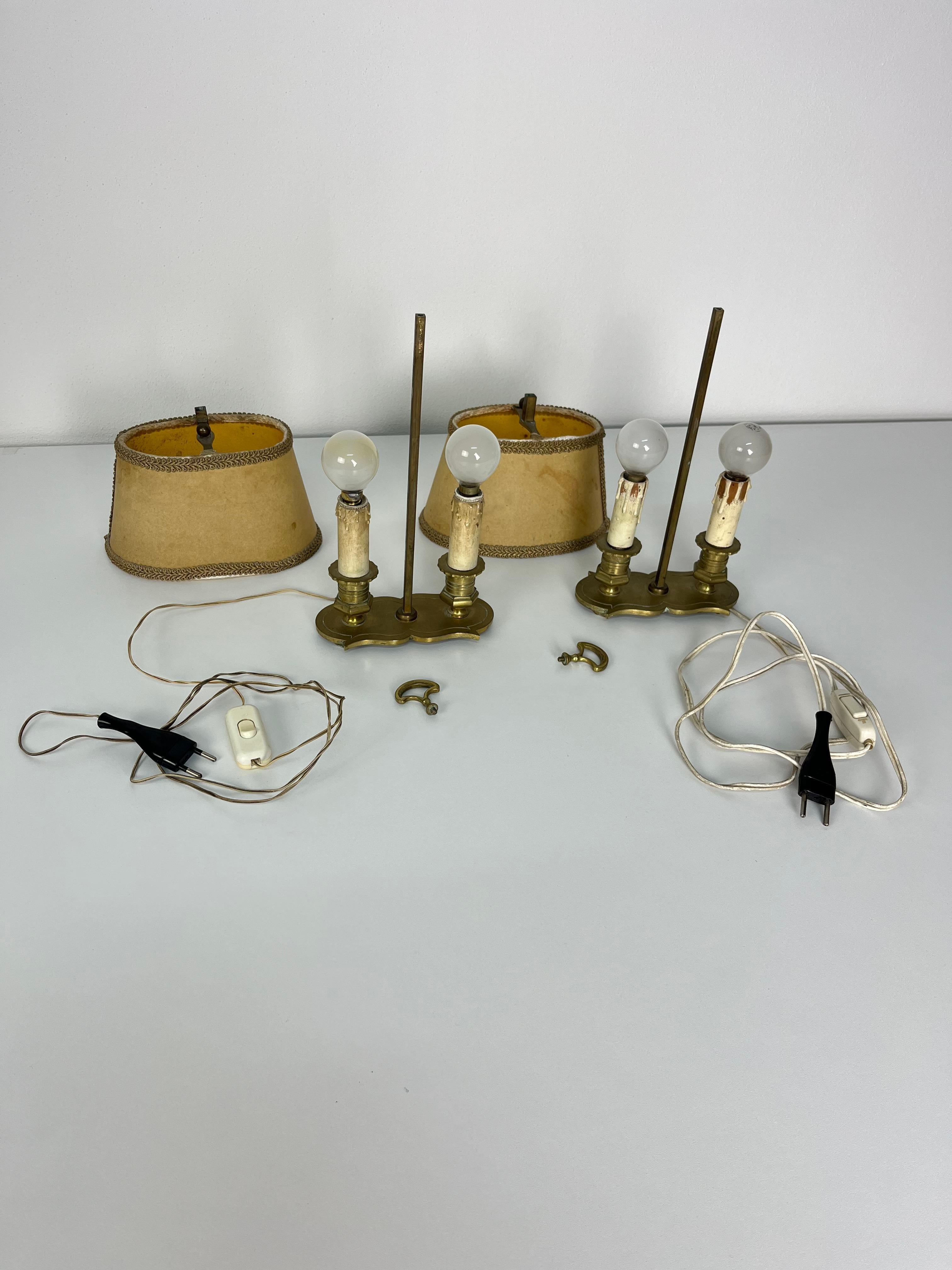 Set di 2 lampade da comodino a 2 luci francesi del Medioevo, anni '50 in vendita 5
