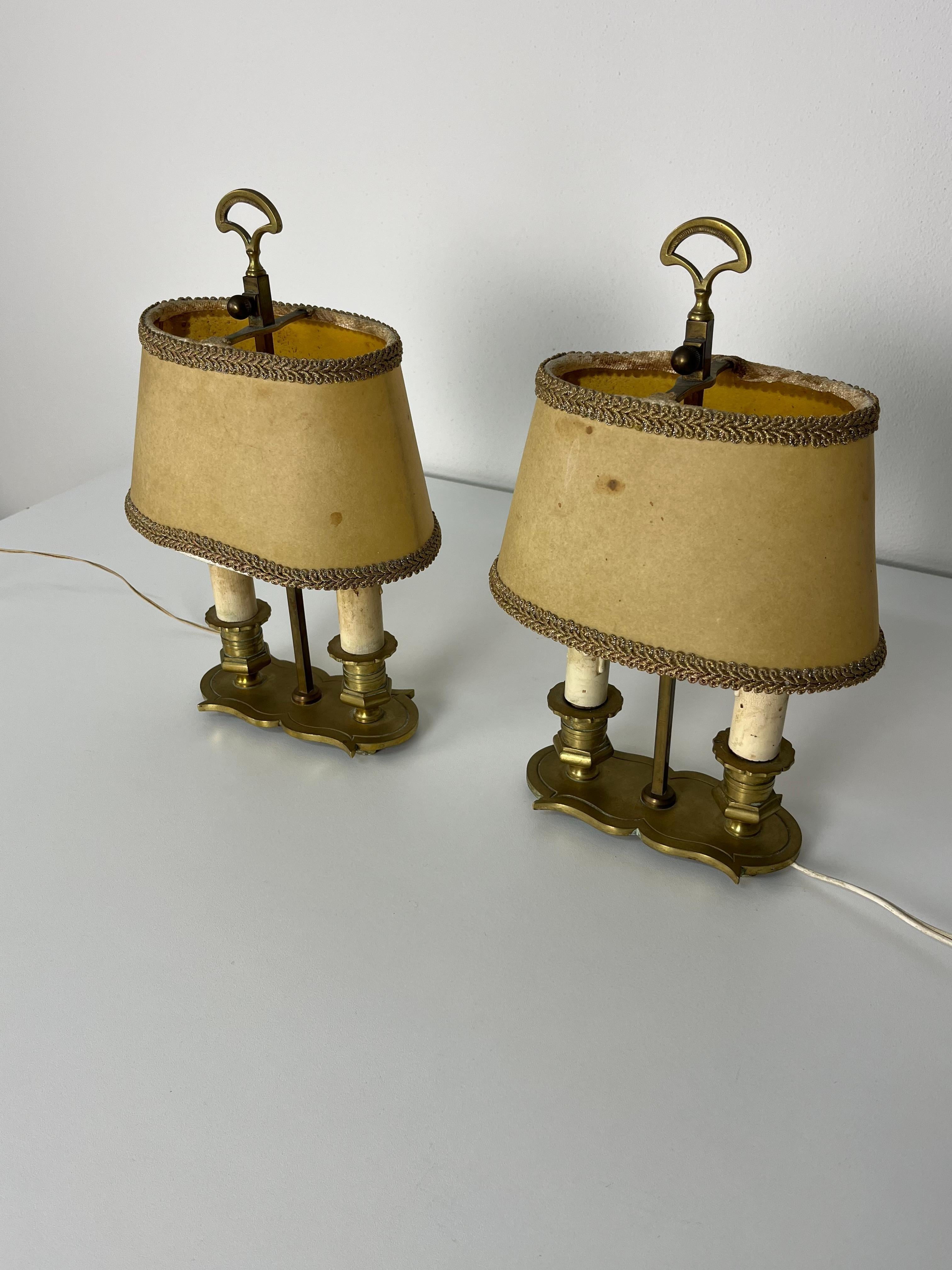 Set di 2 lampade da comodino a 2 luci francesi del Medioevo, anni '50 in vendita 1