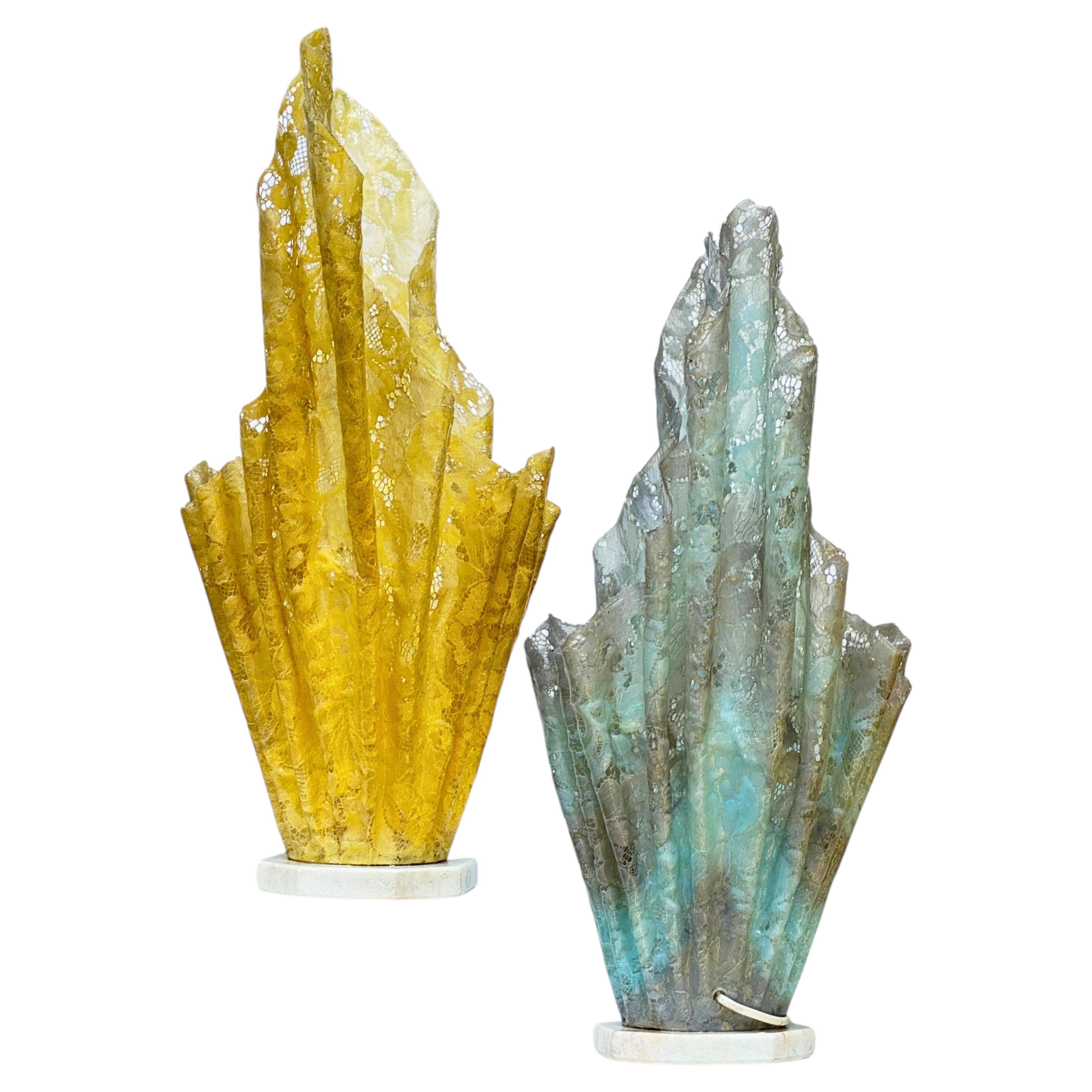 Set of 2 Mid-Century French Sculptural Resin Table Lamps "Lamp Dantelle", c.1970 For Sale