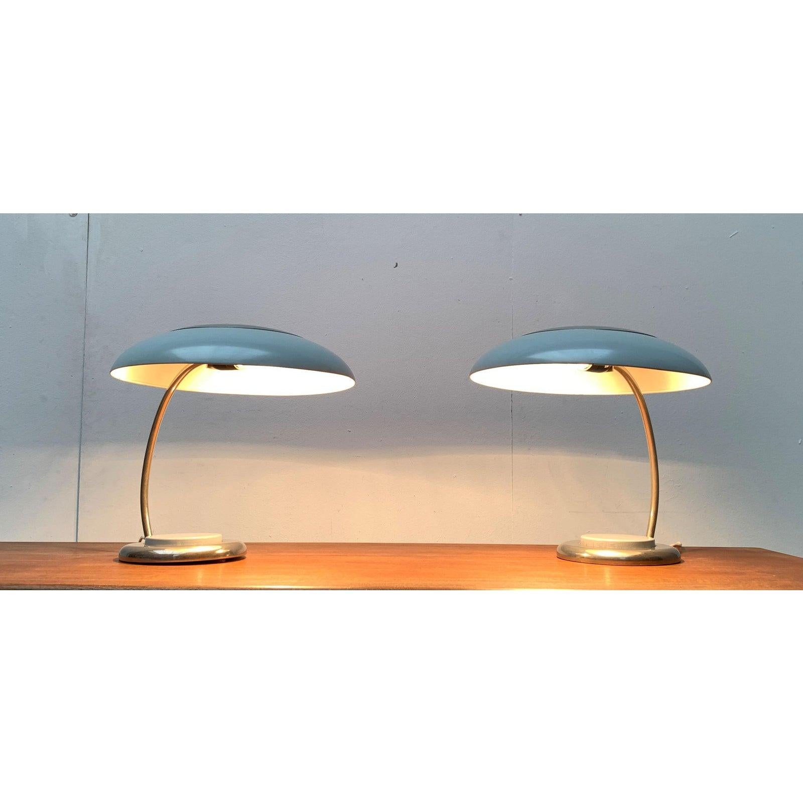 Mid-Century moderno Set di 2 lampade da tavolo della DDR di metà secolo di VEB Leuchtenbau, Lengefeld, anni '60 in vendita