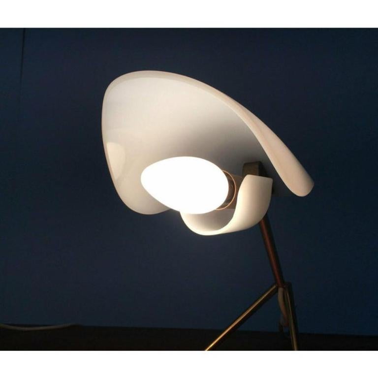 Mid-Century Modern Ensemble de 2 lampes de table tripode allemandes du milieu du siècle dernier en acryl et laiton de Cosack, années 1960 en vente
