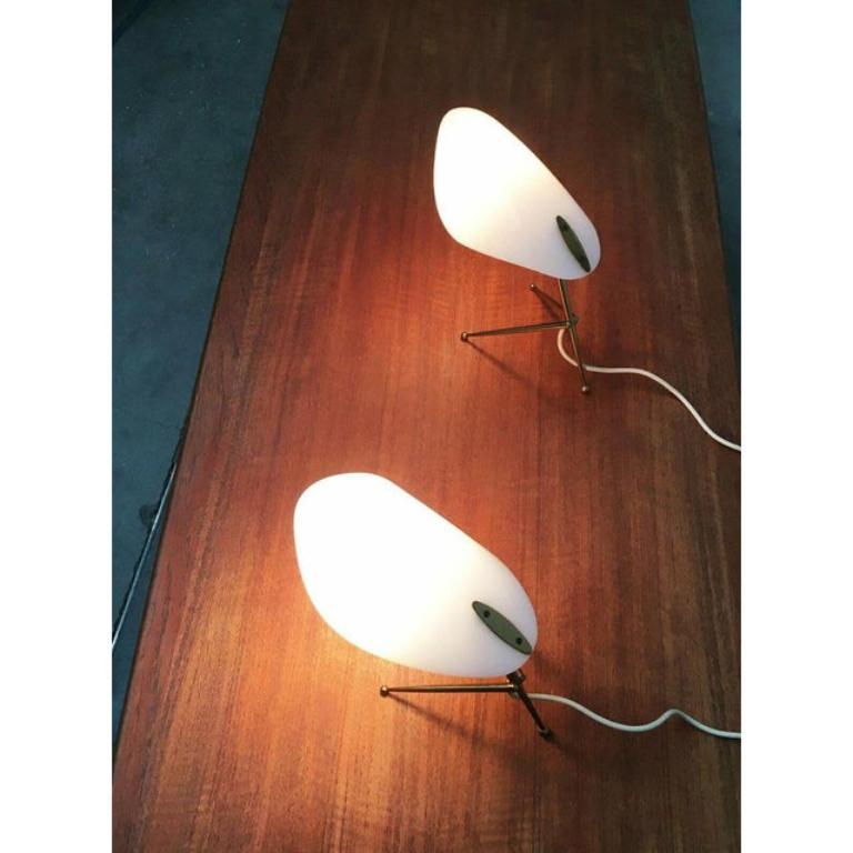 Métal Ensemble de 2 lampes de table tripode allemandes du milieu du siècle dernier en acryl et laiton de Cosack, années 1960 en vente