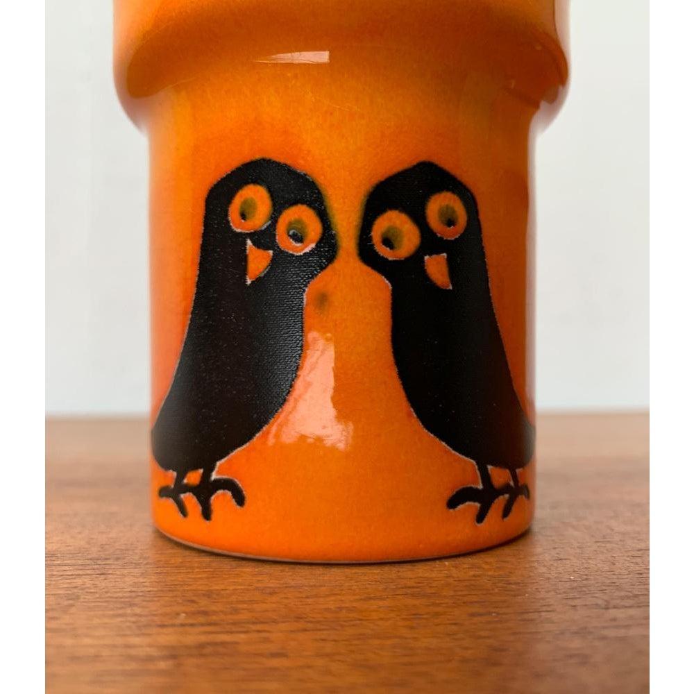 Vasi in ceramica tedesca di metà secolo con design di gufi e cavalli di Wächtersbach, anni '60, set di 2, in ottime condizioni. Progettato tra il 1960 e il 1969 Questo pezzo ha un marchio di attribuzione.

Informazioni aggiuntive:
Materiali: