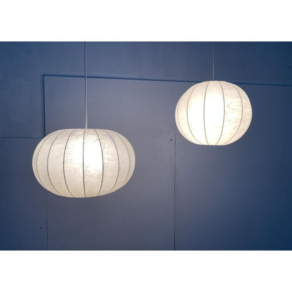 Ensemble de 2 lampes pendantes cocon allemandes du milieu du siècle par Friedel Wauer, années 1960 en vente 3