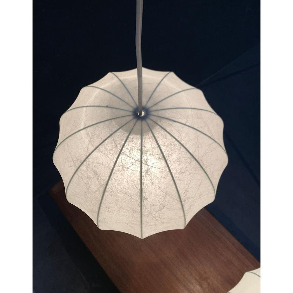 Ensemble de 2 lampes pendantes cocon allemandes du milieu du siècle par Friedel Wauer, années 1960 Excellent état - En vente à Hamburg, DE