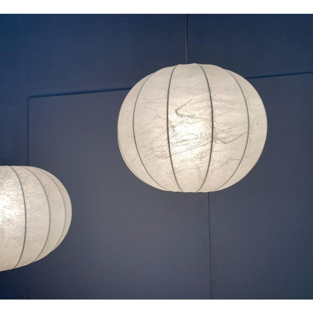 Métal Ensemble de 2 lampes pendantes cocon allemandes du milieu du siècle par Friedel Wauer, années 1960 en vente
