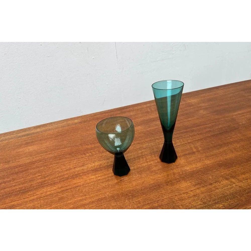 Mid-Century German Drinking Glasses from Karl Friedrich Glas, 1960s, Set of 2, in Very Good conditions. Designed 1960 to 1969 

Additional information:
Materials: Glass
Styles: Mid-Century Modern
Color: Green
Country of Origin: Germany
Item Type:
