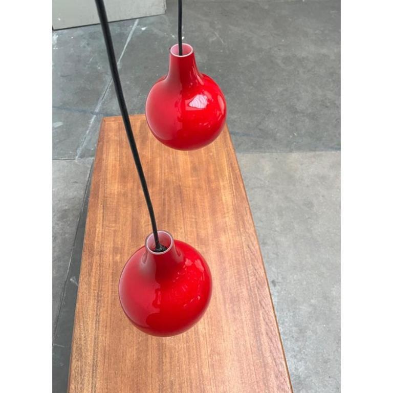 Tedesco Set di 2 lampade a sospensione in vetro rosso tedesco di metà secolo di Peill & Putzler, anni '60 in vendita