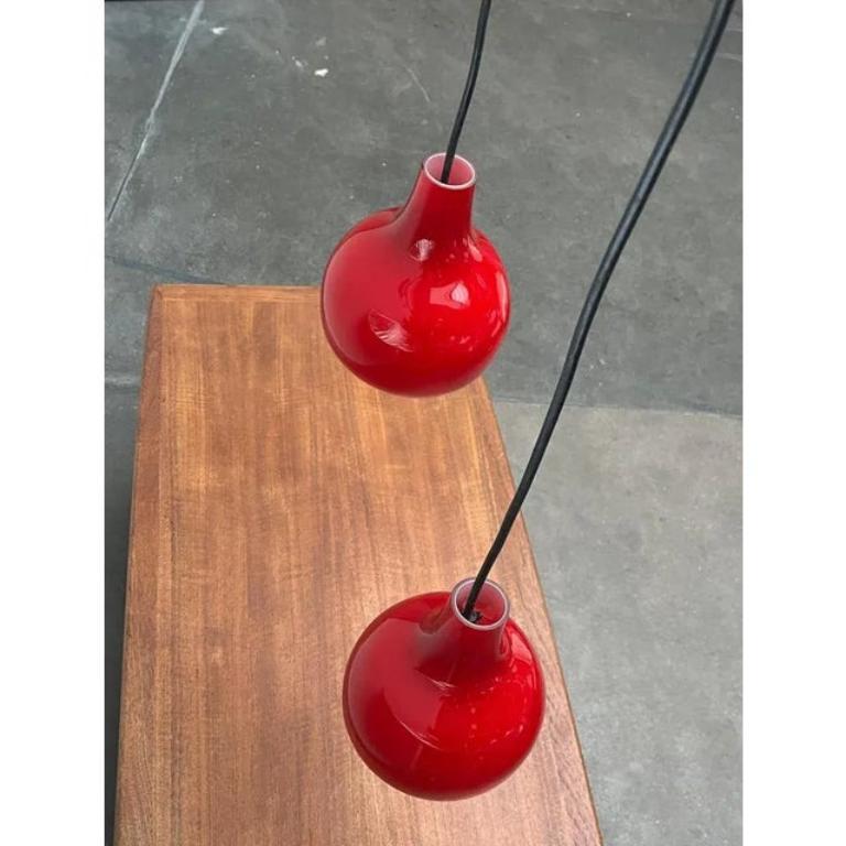 Set di 2 lampade a sospensione in vetro rosso tedesco di metà secolo di Peill & Putzler, anni '60 in vendita 1