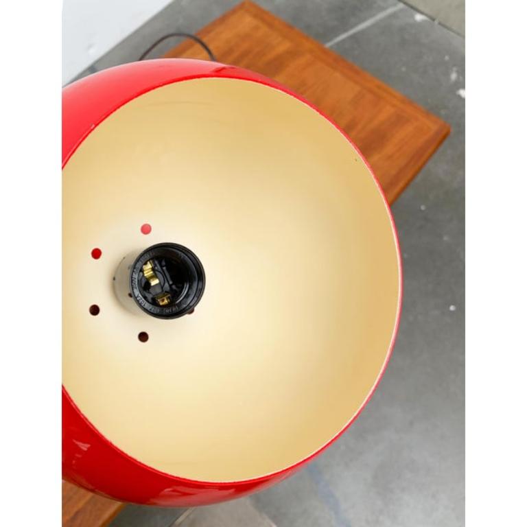 Set di 2 lampade a sospensione a sfera in metallo dell'era spaziale tedesca di metà secolo In condizioni buone in vendita a Hamburg, DE