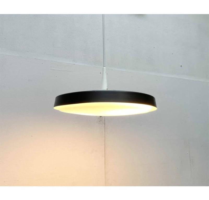 Set di 2 lampade minimaliste tedesche di metà secolo Model A 205 Ufo, anni '60 in vendita 3