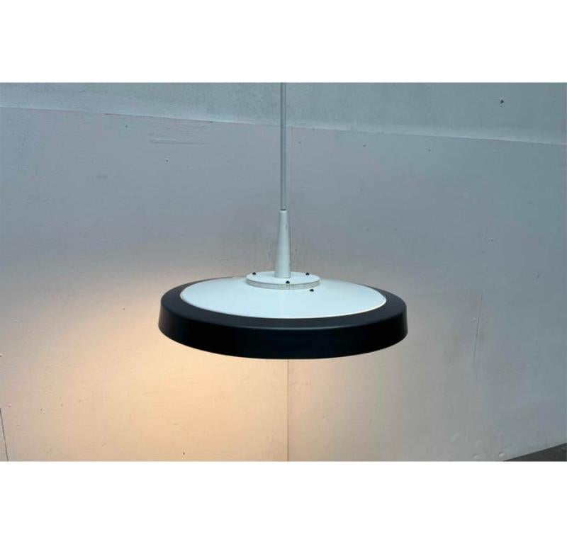 Set di 2 lampade minimaliste tedesche di metà secolo Model A 205 Ufo, anni '60 in vendita 4